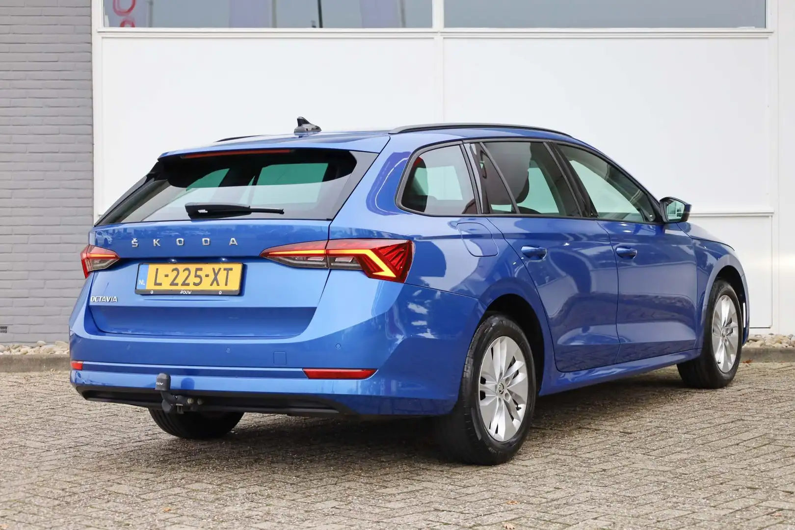 Skoda Octavia Combi 1.0 TSI 110pk Business Edition | Cruise Cont Bleu - 2