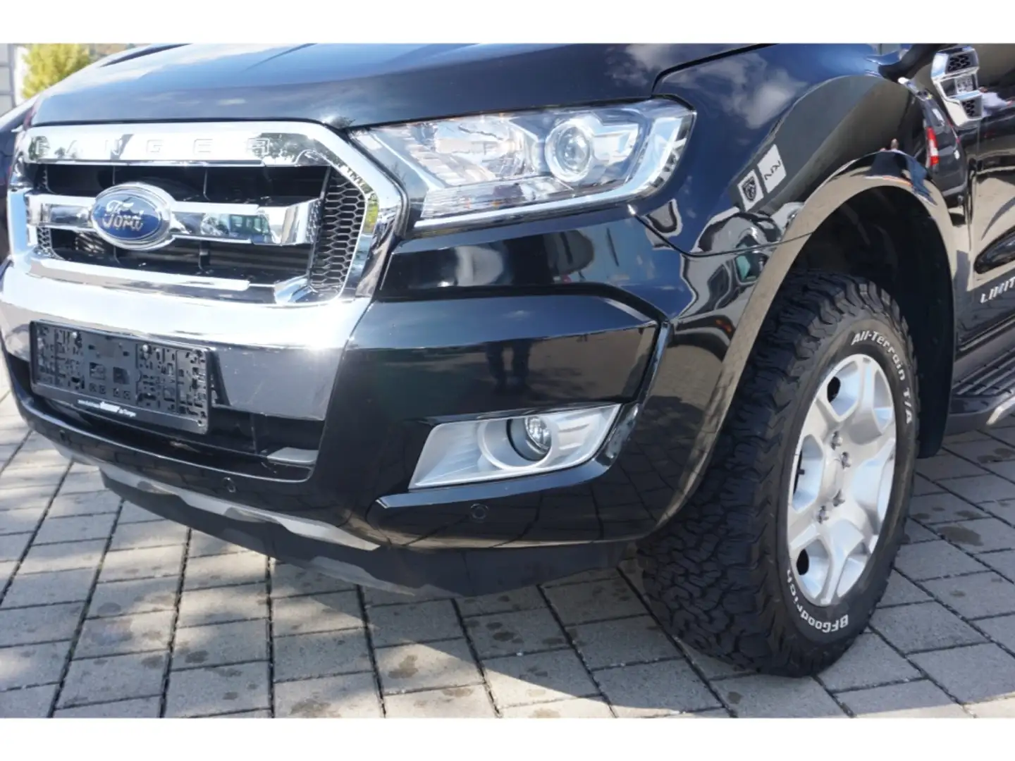 Ford Ranger 3.2 TDCi Doka Limited 4x4 Aut. Navi AHK Rollo Büge Noir - 2