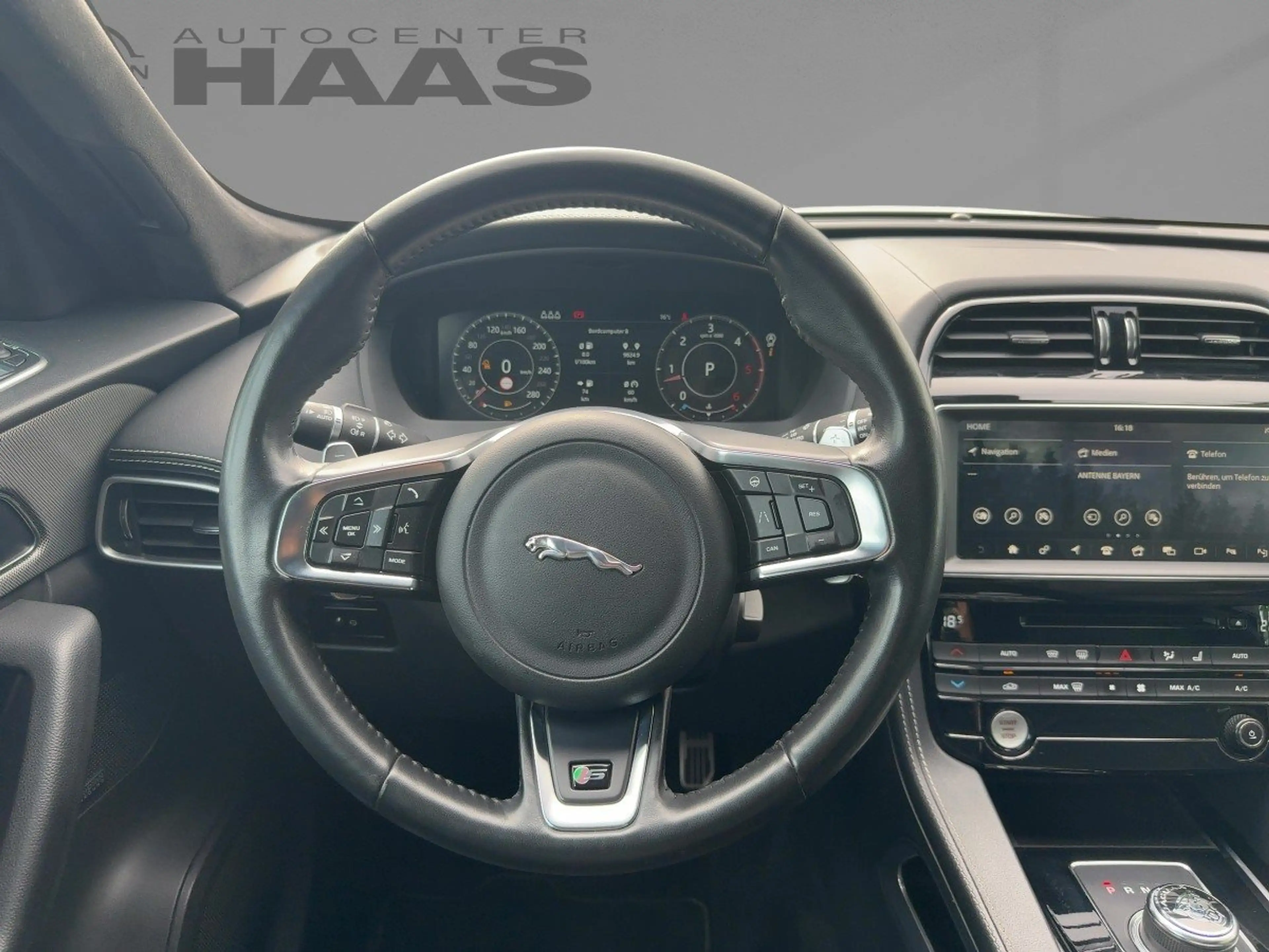 Jaguar F-Pace 30d S Schwenkbare AHK*SONDERAUSSTATTUNG — photo 12