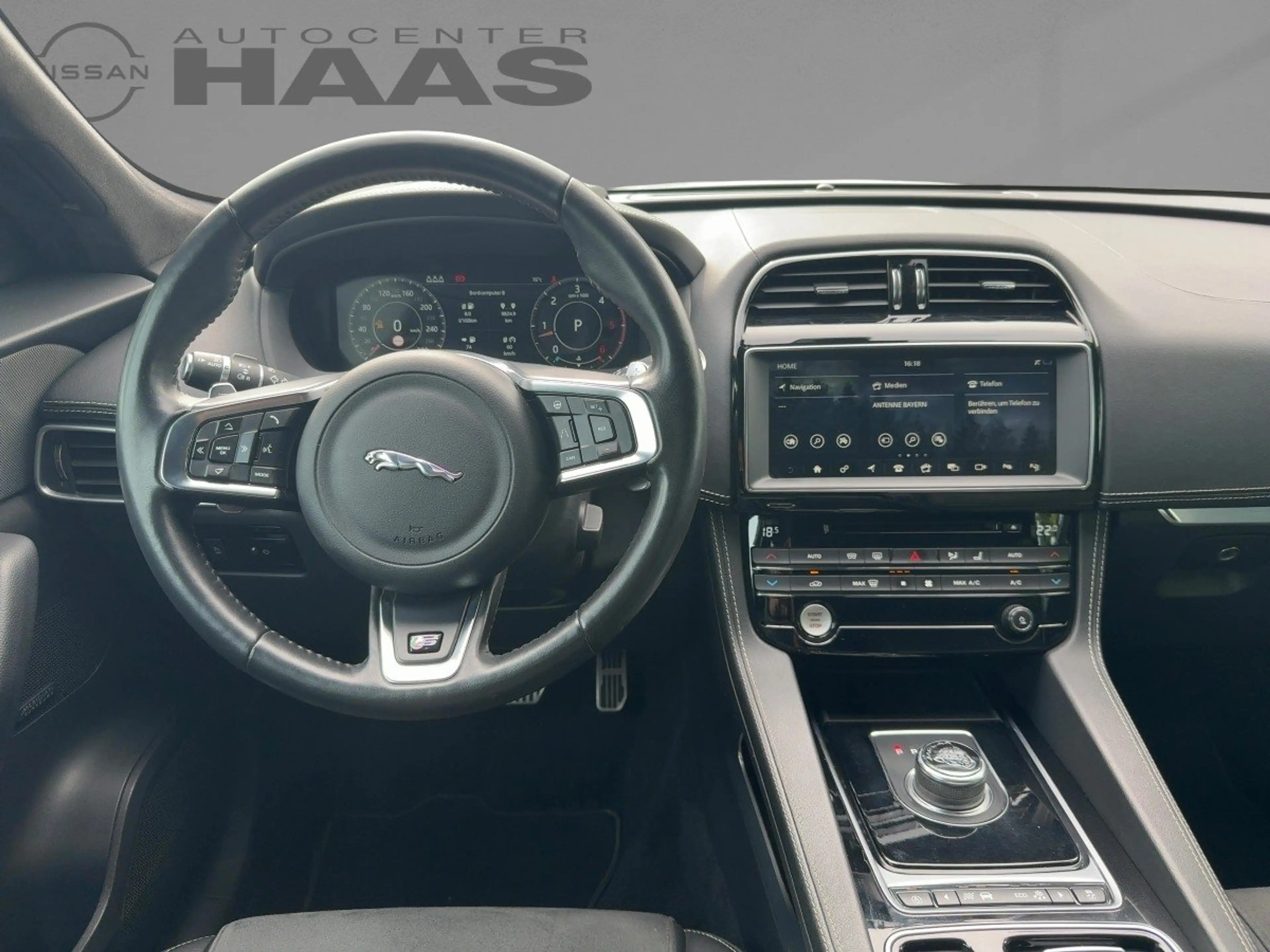 Jaguar F-Pace 30d S Schwenkbare AHK*SONDERAUSSTATTUNG — photo 11
