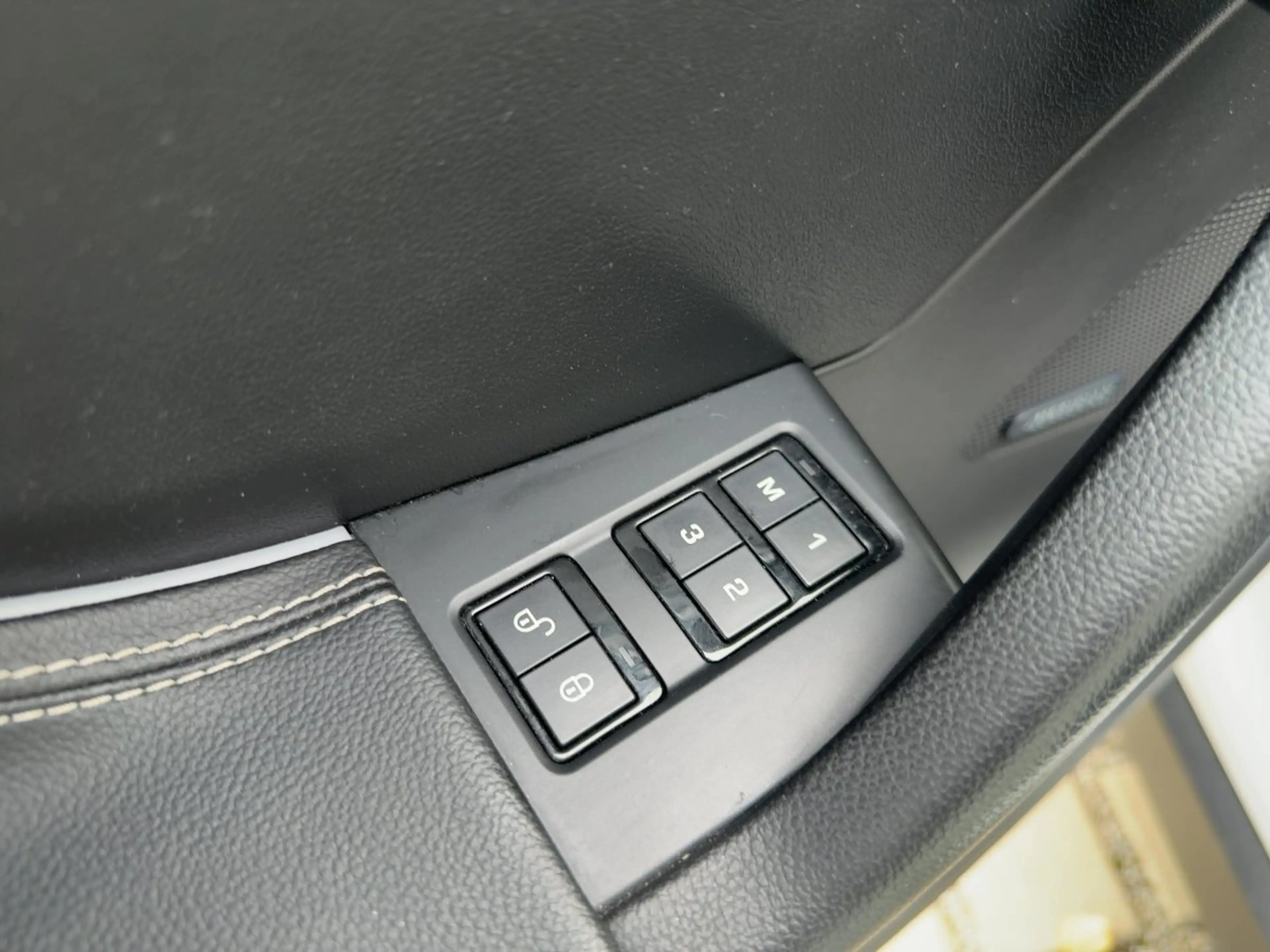 Jaguar F-Pace 30d S Schwenkbare AHK*SONDERAUSSTATTUNG — photo 14