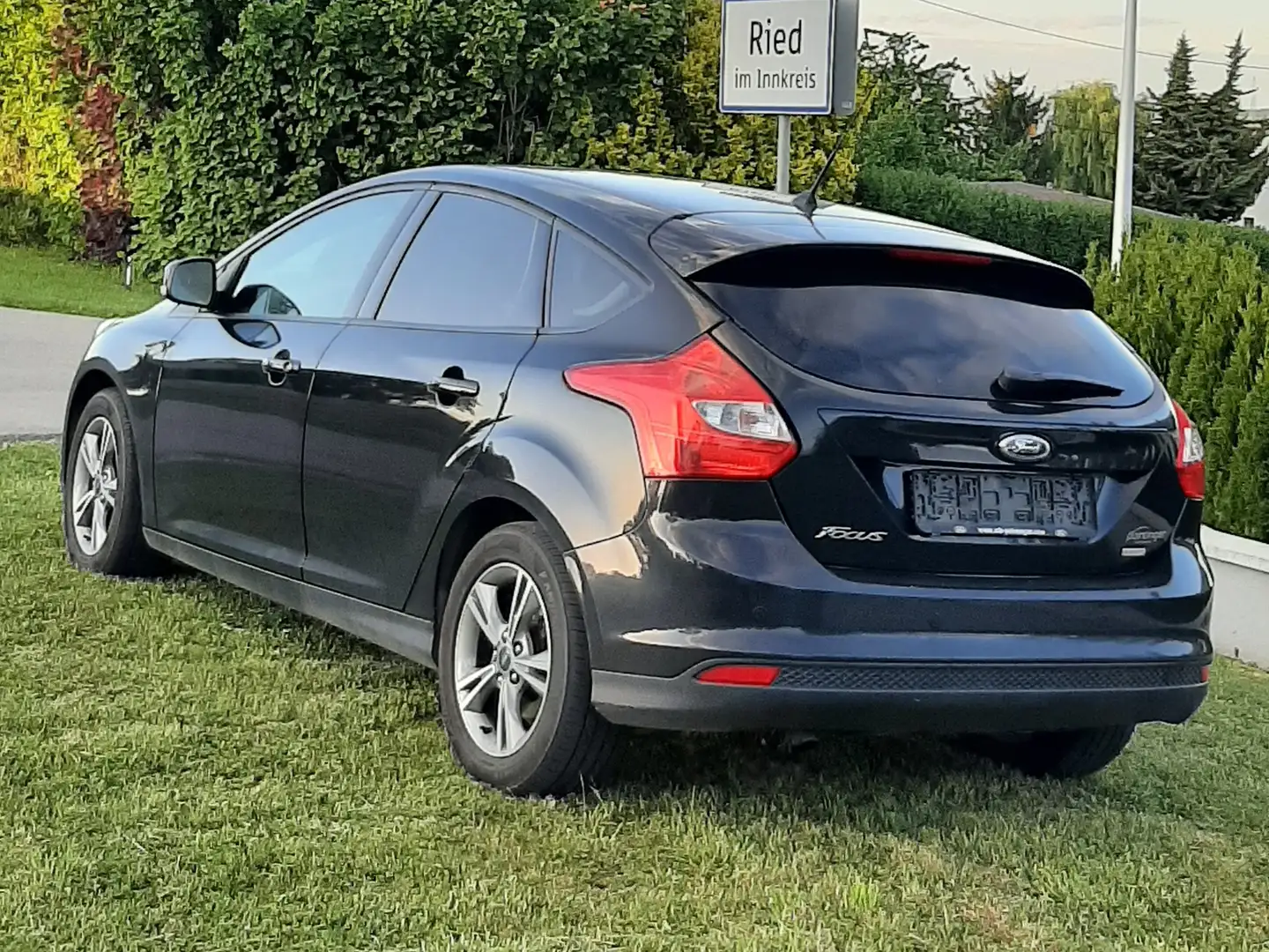 Ford Focus Focus Easy 1,0 EcoBoost Easy Schwarz - 2