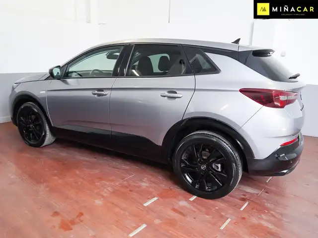 Opel Grandland view 4