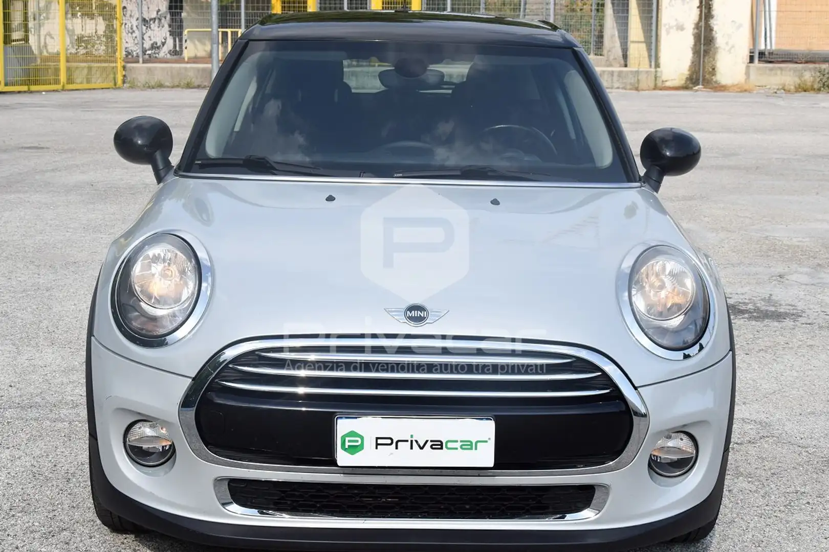 MINI Cooper D Mini 1.5 Cooper D Business 5 porte Zilver - 2