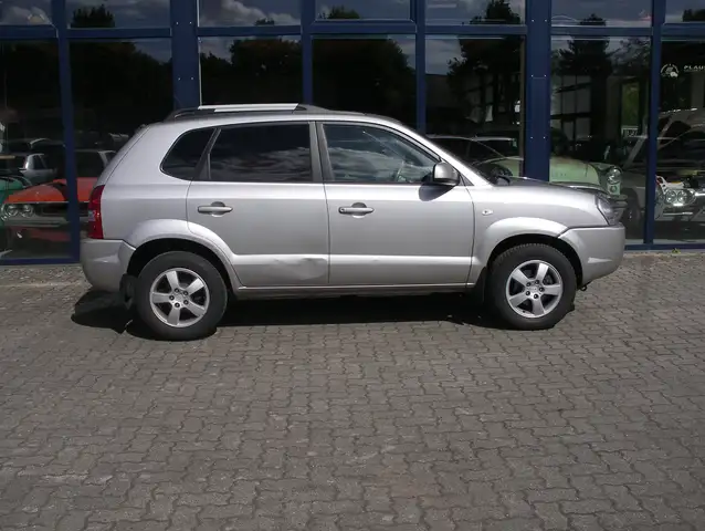 Hyundai TUCSON 2.0 GLS (2WD)