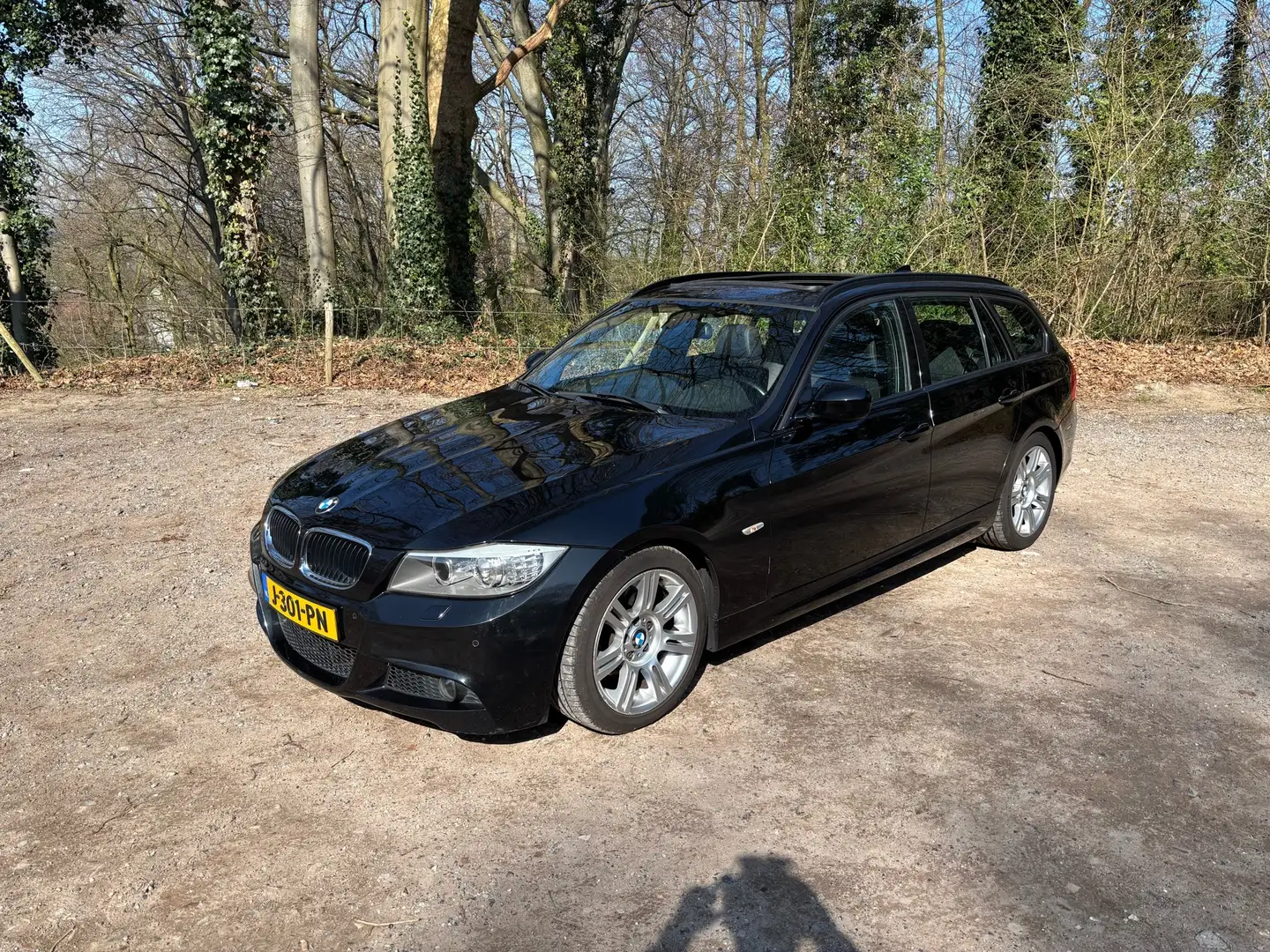 BMW 330 318i High Executive Zwart - 1