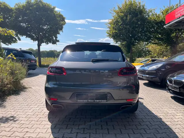 Porsche Macan view 7