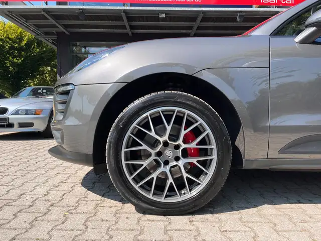 Porsche Macan view 10