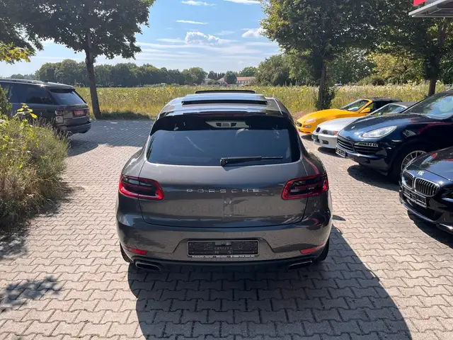 Porsche Macan view 8