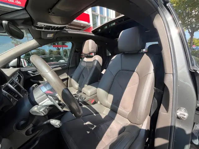 Porsche Macan view 13