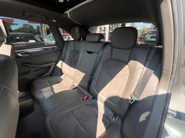 Porsche Macan view 14