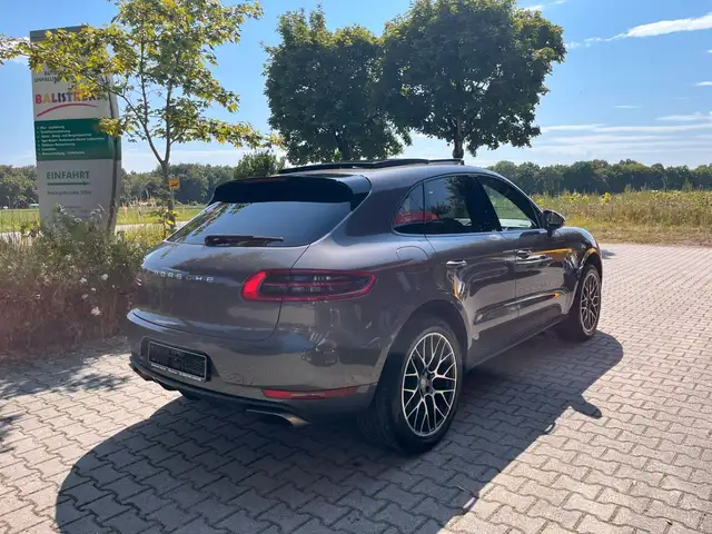 Porsche Macan view 6