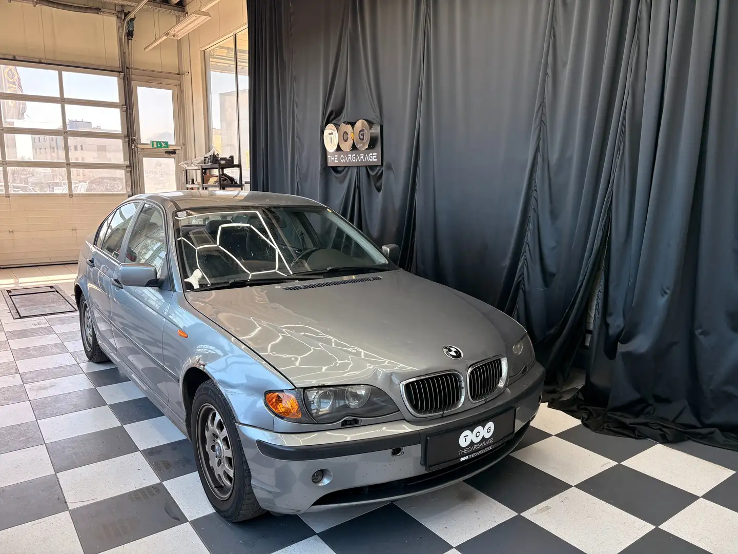 BMW 318 318d Österreich-Paket Aut. Österreich-Paket Grau - 2