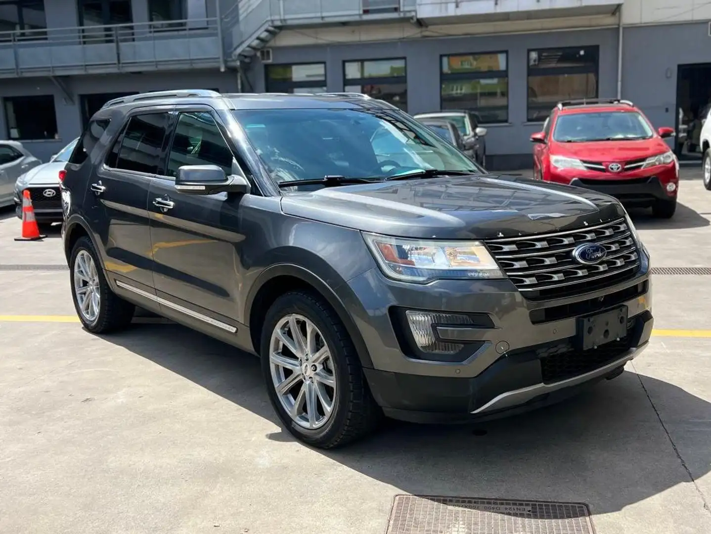 Ford Explorer LIMITED-4WD-ONLY EXPORT OUT OF EUROPE Grijs - 1