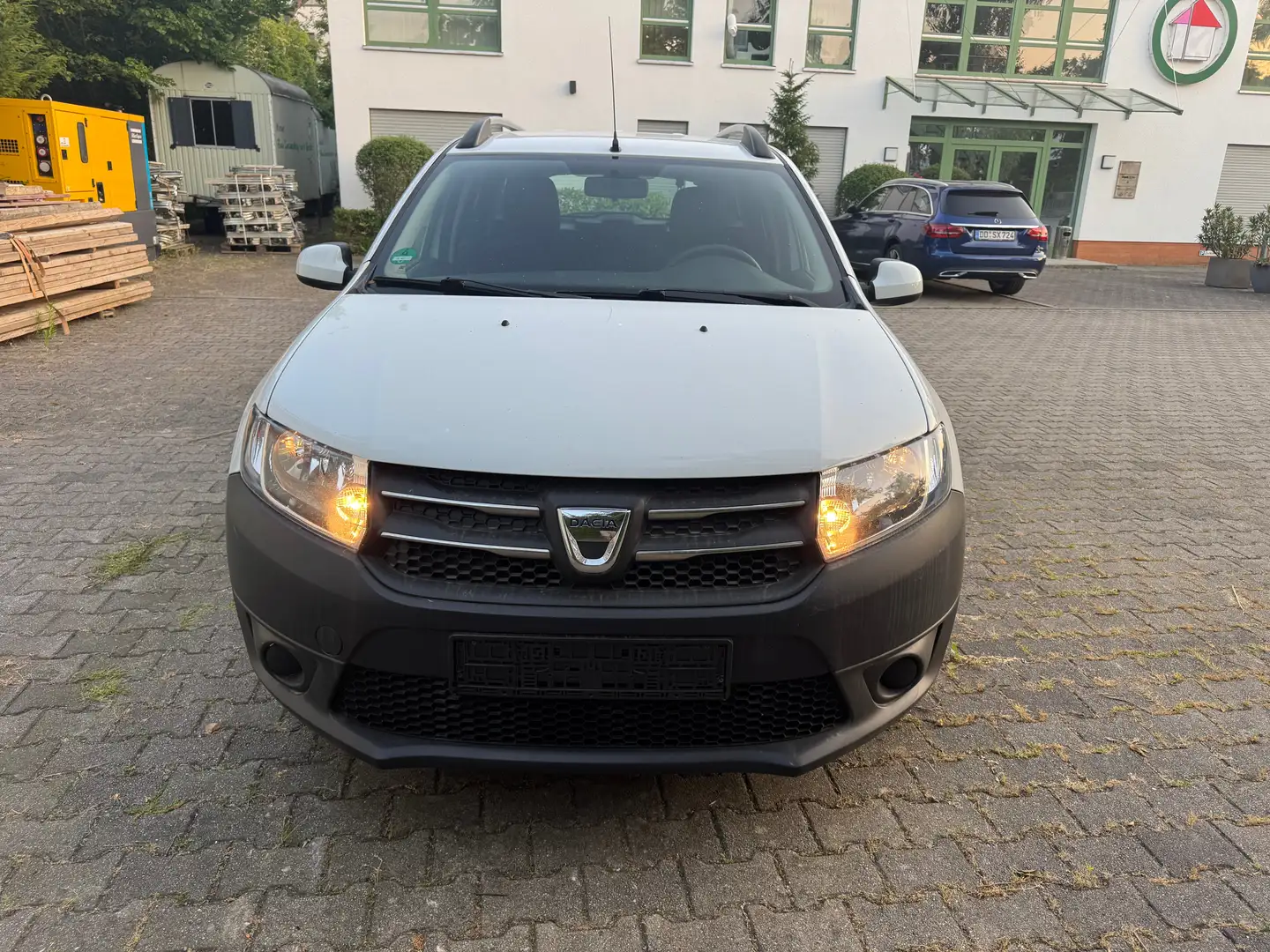 Dacia Logan MCV 1.2 16V 75 Laureate Blanc - 1