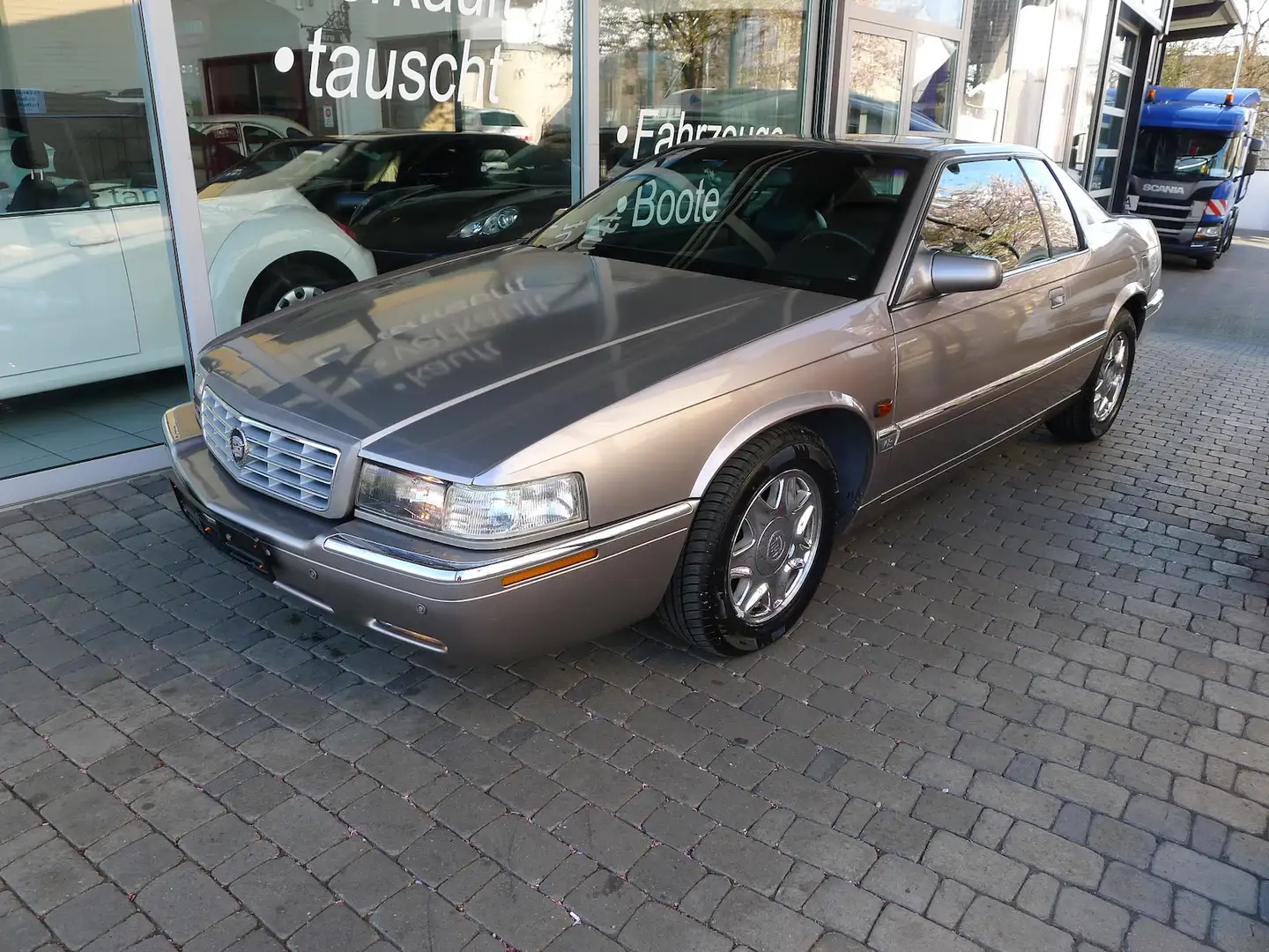 Cadillac Eldorado Coupe mit Gasanlage Srebrny - 2