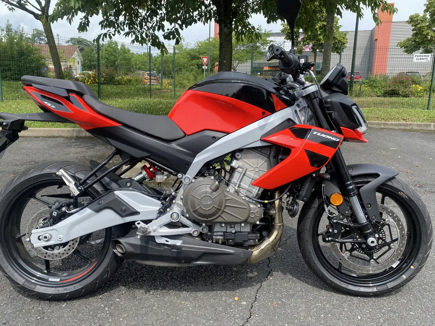 Aprilia Tuono - 1