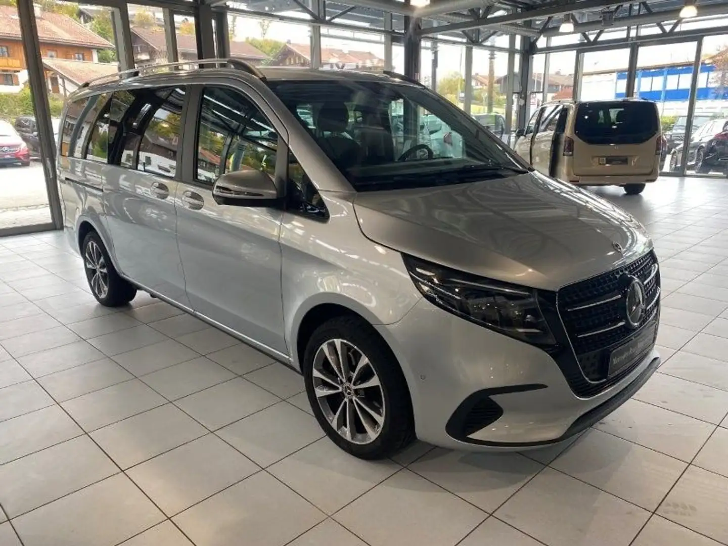 Mercedes-Benz V 300 d 4MATIC STYLE L Pano STHZG Multibeam AHK Argent - 2