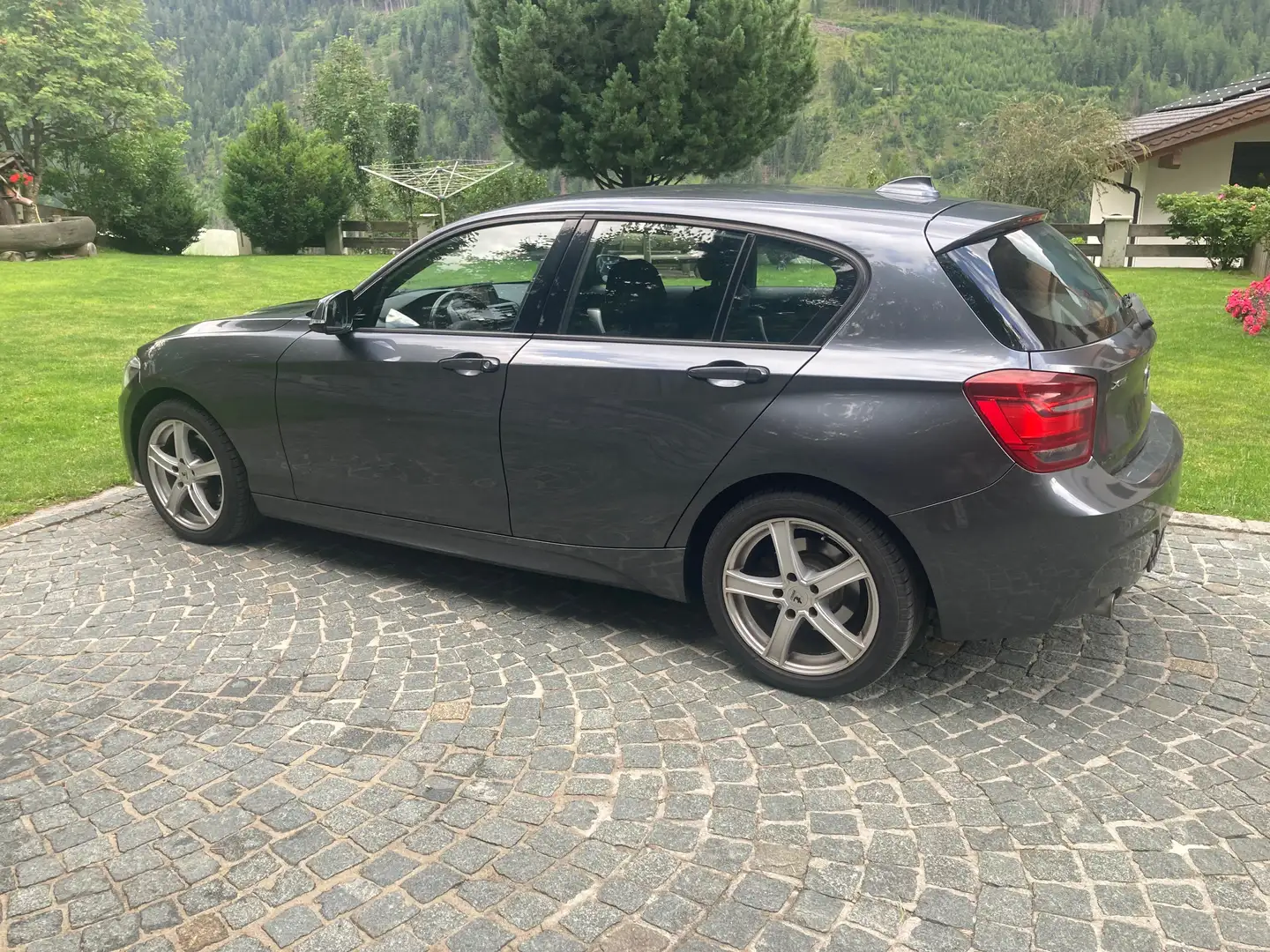BMW 118 118d xDrive Gri - 2