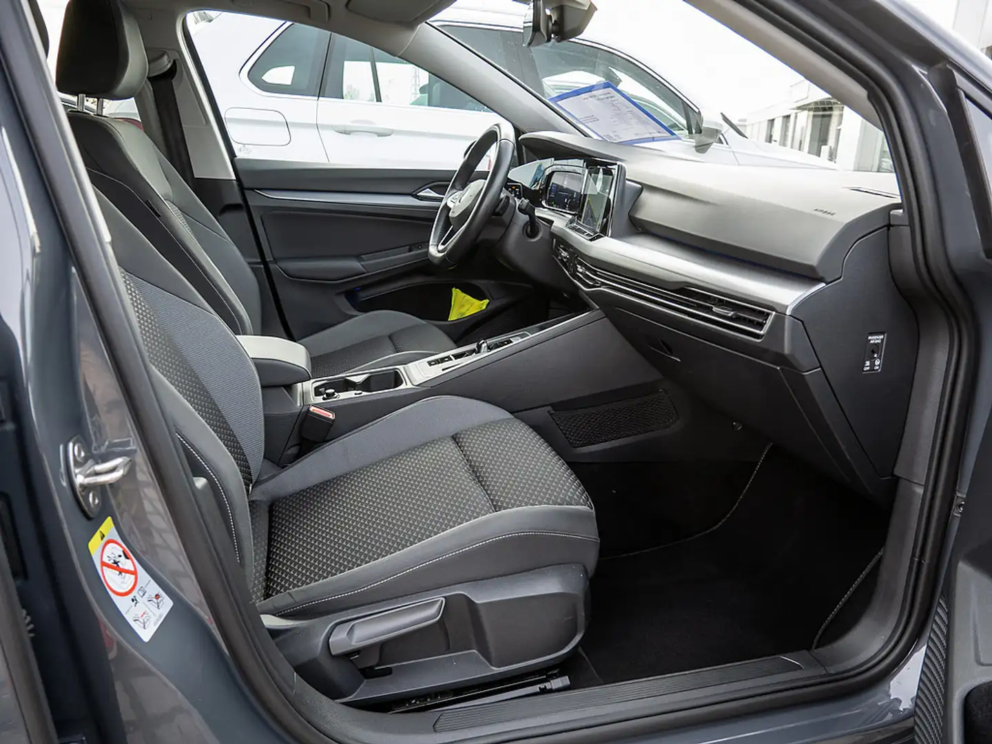 Volkswagen Golf VIII 2.0 TDI Active HUD PANO MATRIX-LED Grau - 2