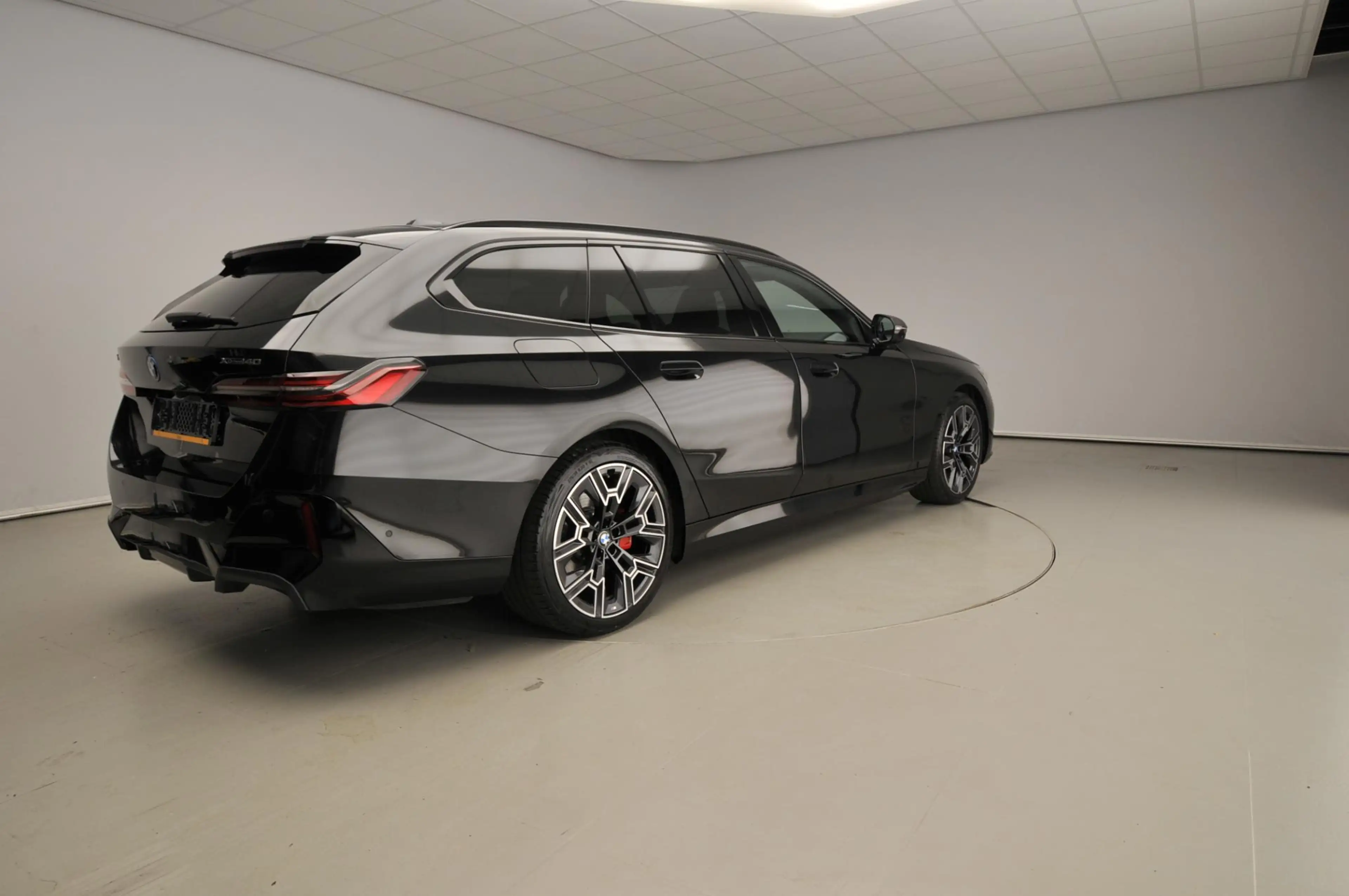 BMW i5 Touring xDrive40 M-Sportpakket Pro / Panoramadak / — photo 2
