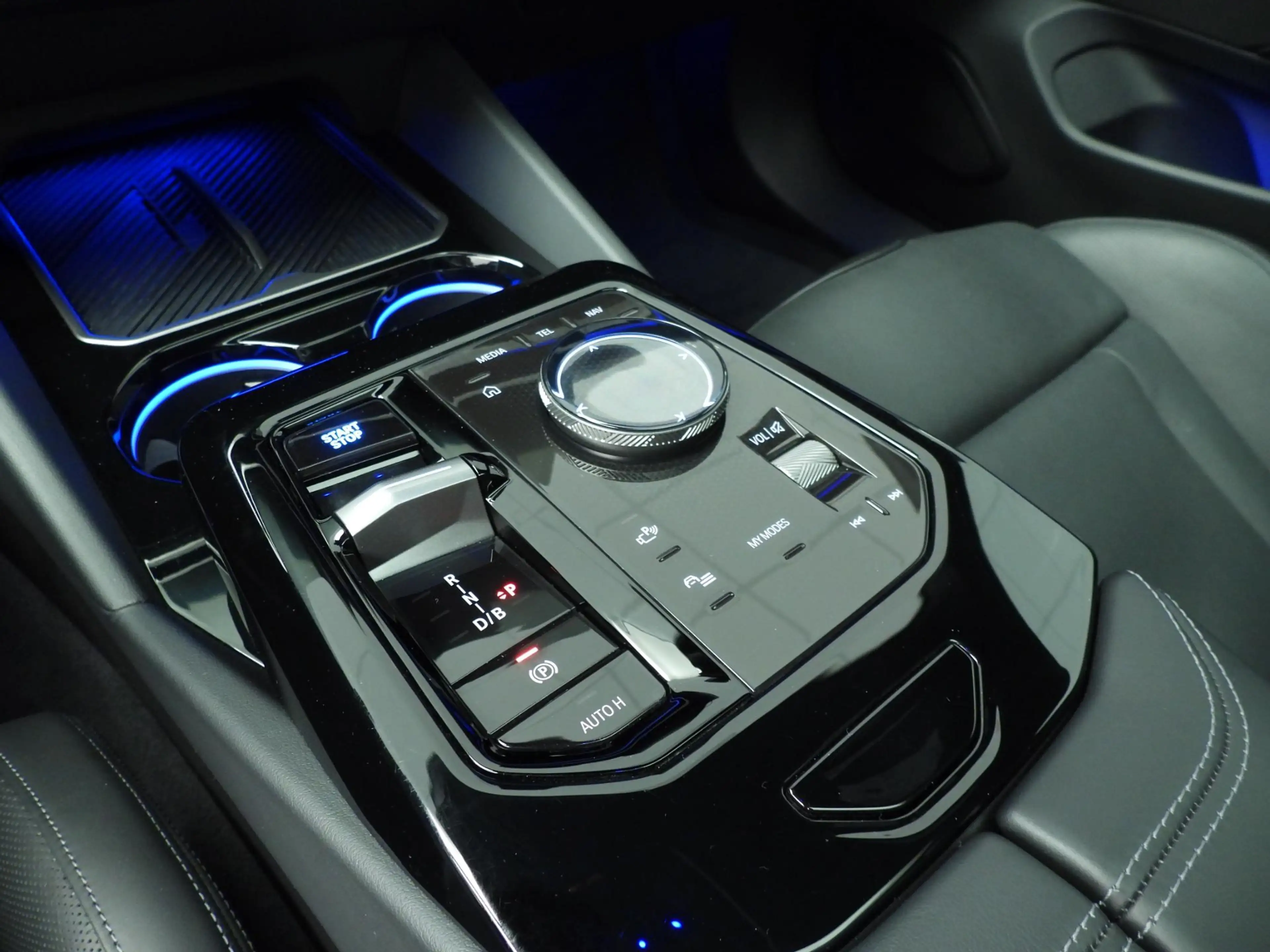 BMW i5 Touring xDrive40 M-Sportpakket Pro / Panoramadak / — photo 11