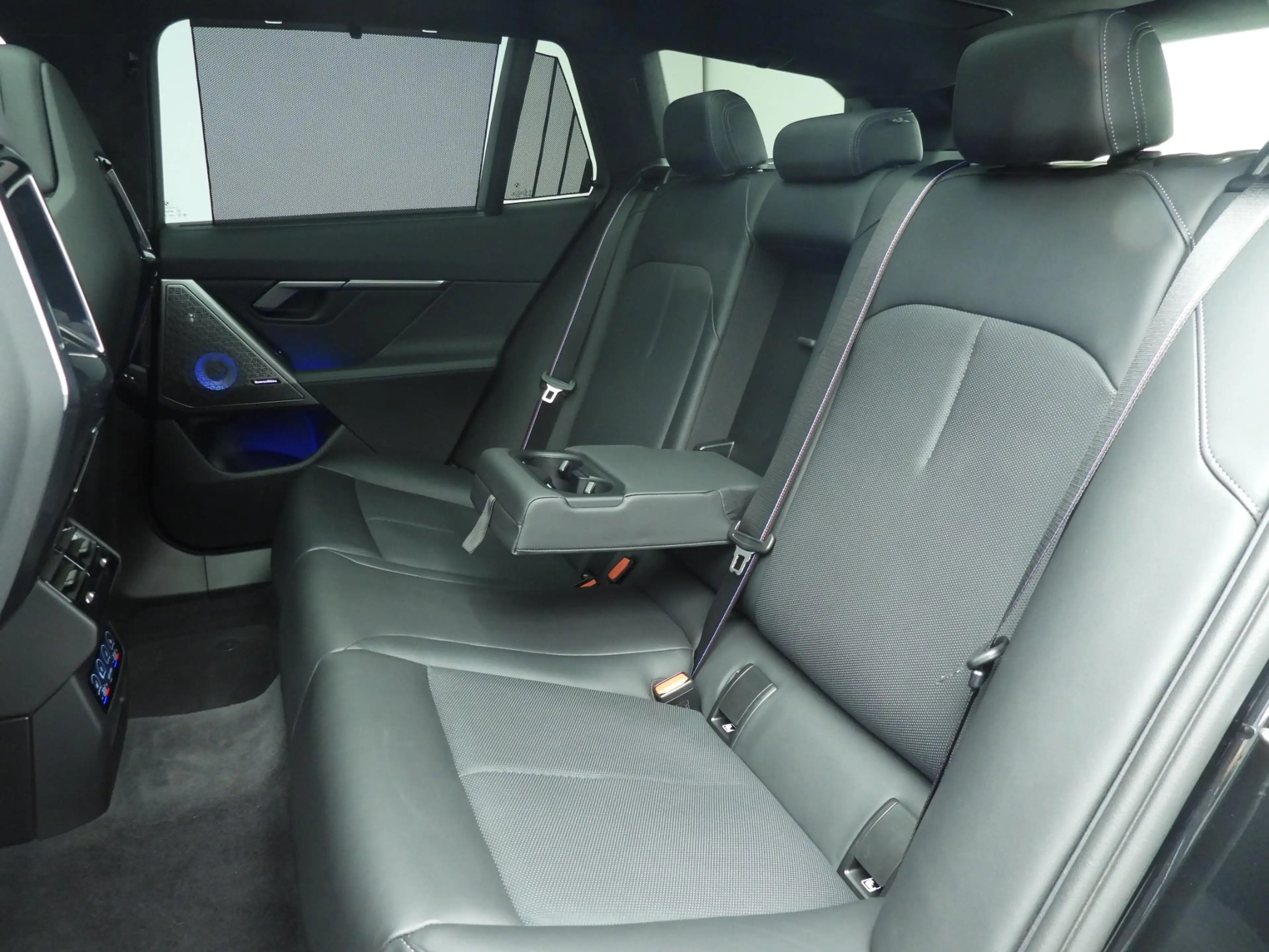 BMW i5 Touring xDrive40 M-Sportpakket Pro / Panoramadak / — photo 8
