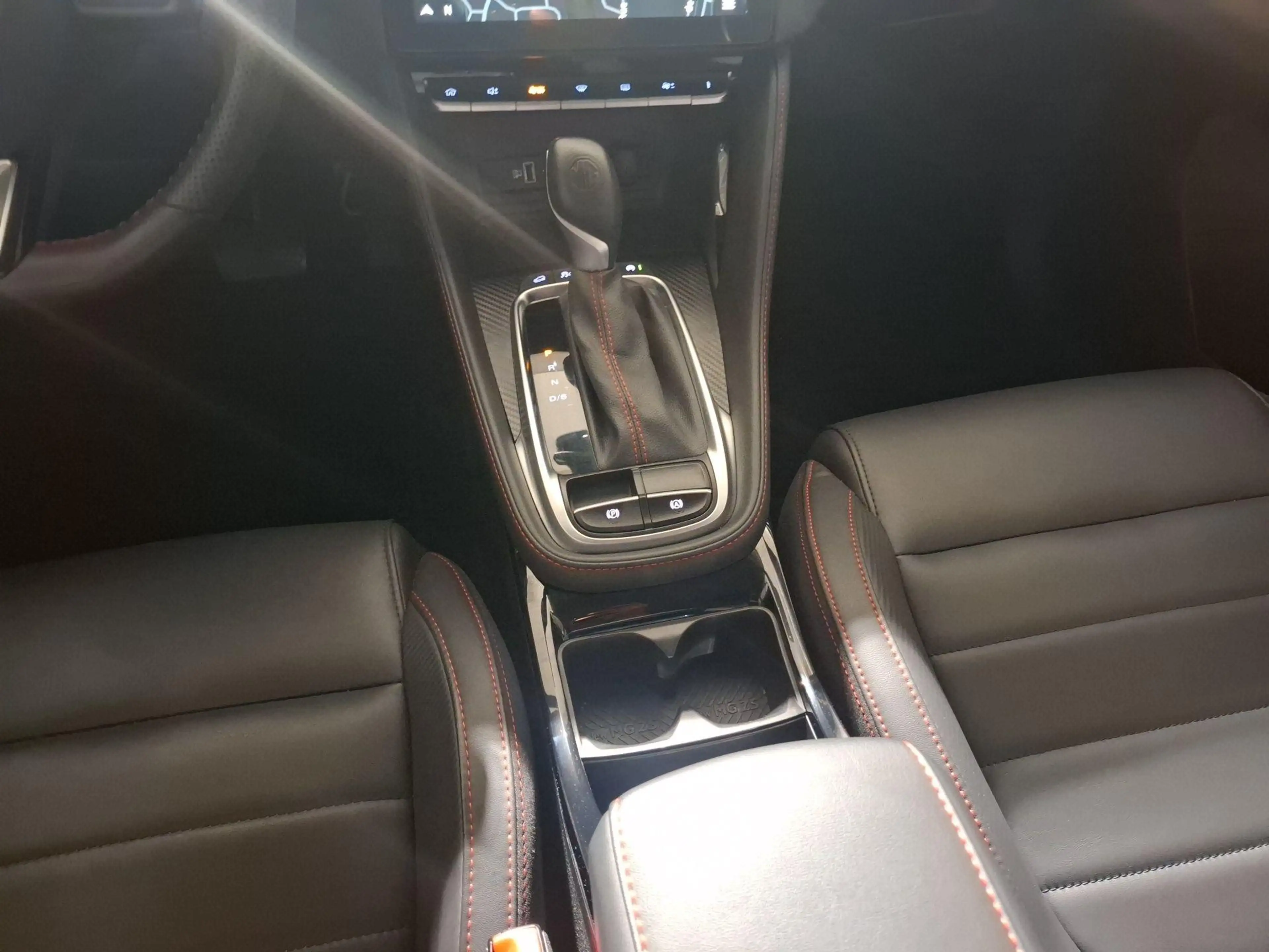 MG ZS 1.0 T-GDi AT LUXURY — photo 10
