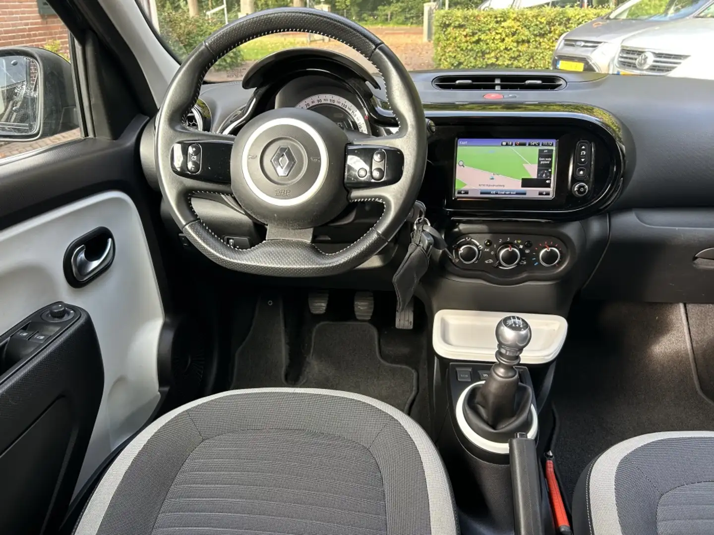 Renault Twingo 0.9 TCe 90pk Airco, Navi, Camera, Cruise, LMV, PDC Zwart - 2