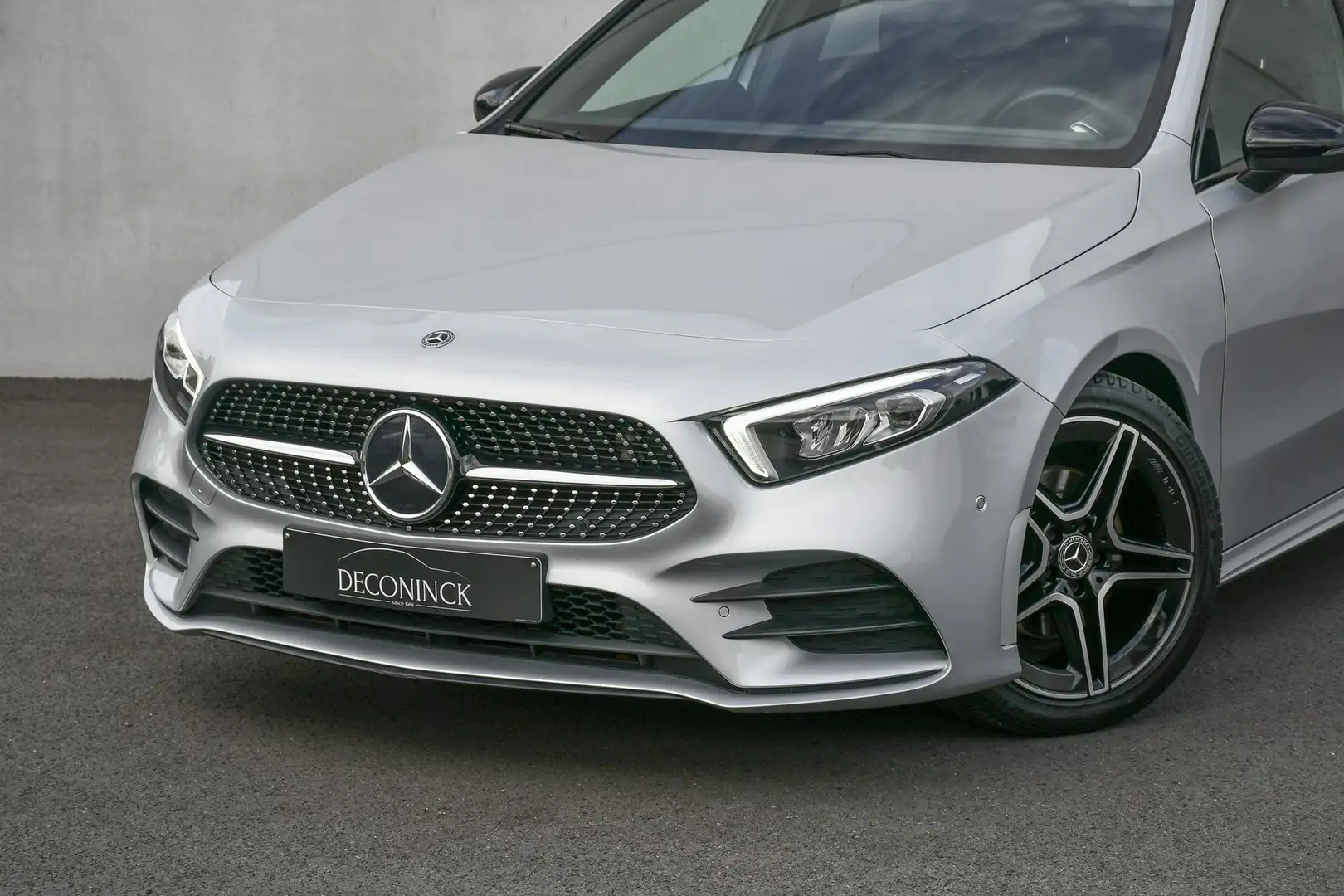 Mercedes-Benz A 180 d BERLINE*LED*AMG*WIDESCREEN*ALCANTARA*NIGHTPACK* Argent - 2