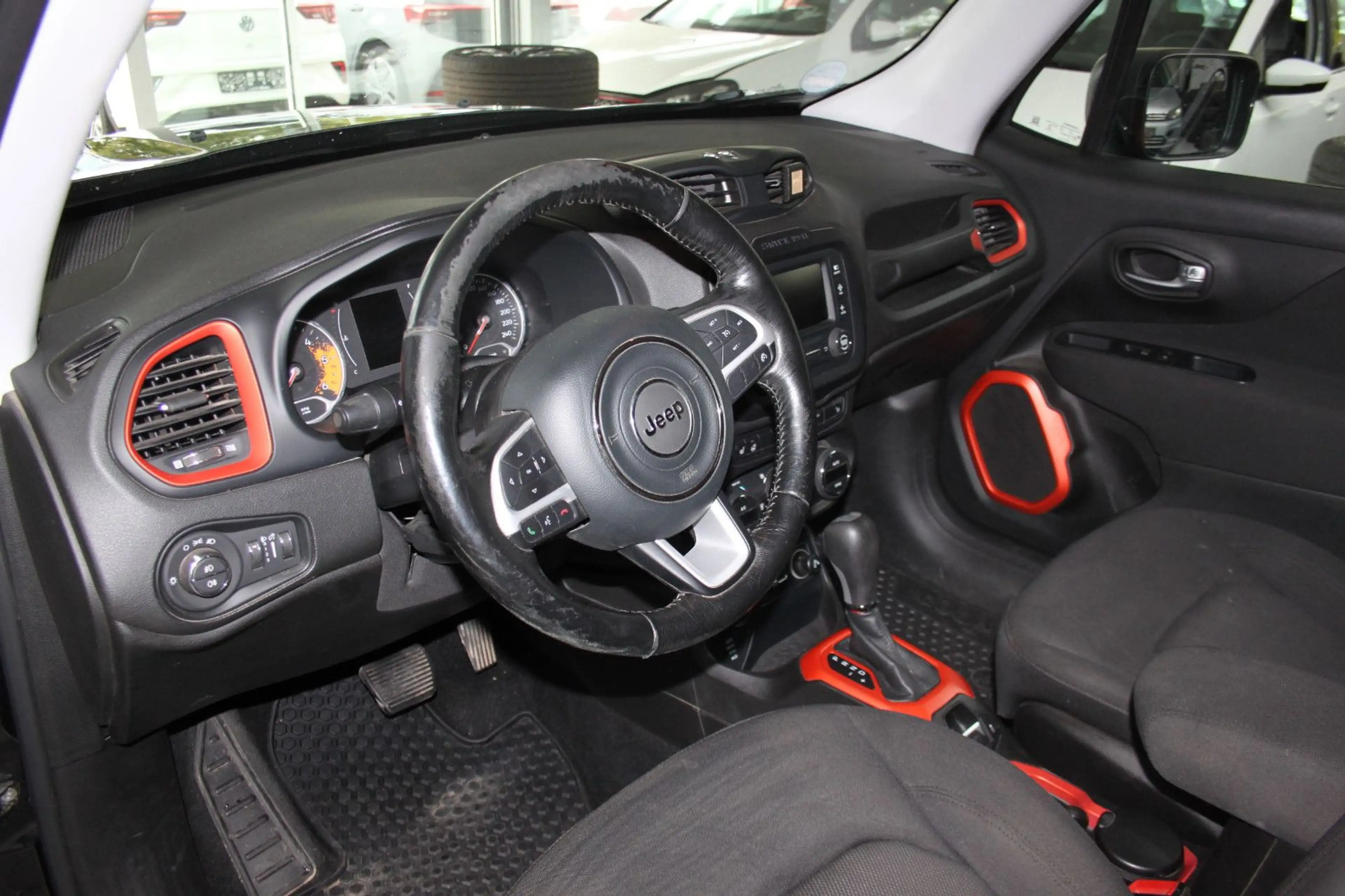 Jeep Renegade Upland 4WD/NAVI/AHK/STZHZ/TEMP/ALU/PDC — photo 5