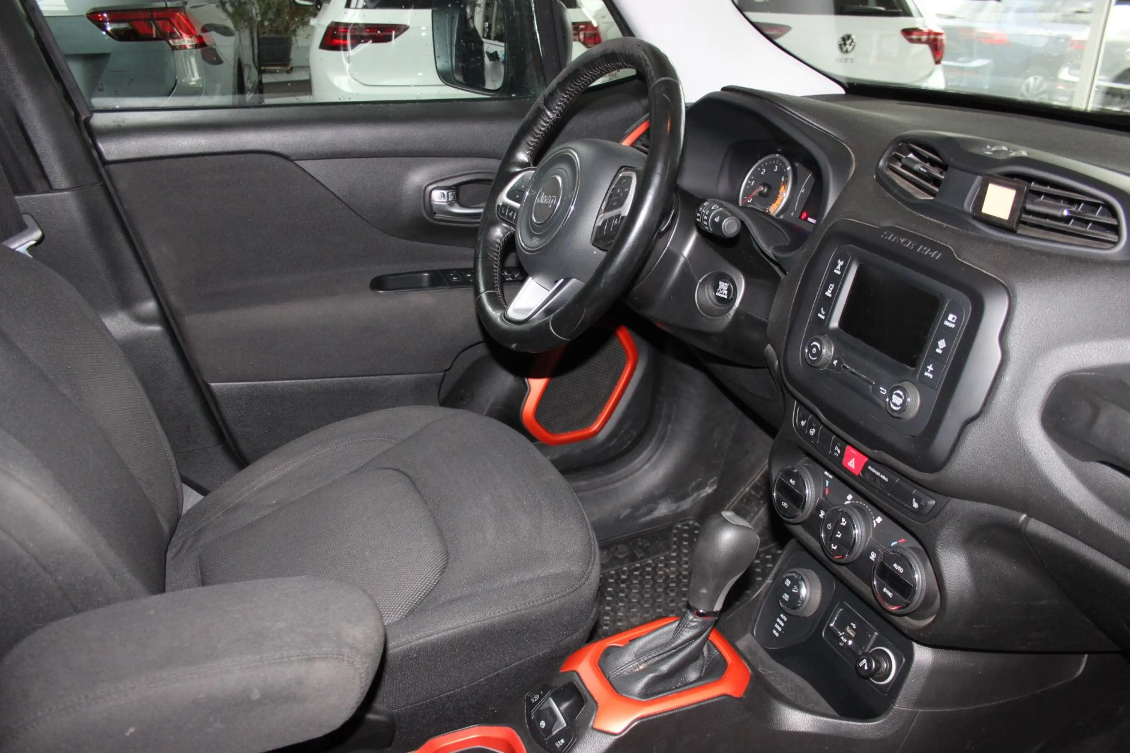 Jeep Renegade Upland 4WD/NAVI/AHK/STZHZ/TEMP/ALU/PDC — photo 13