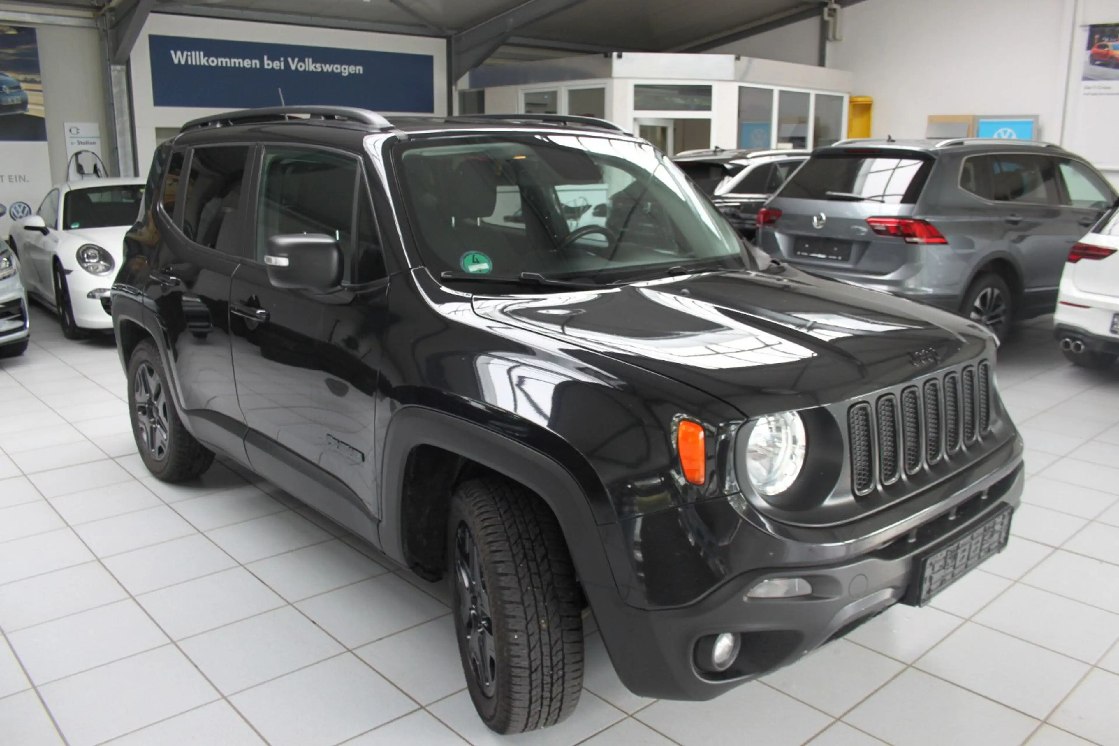 Jeep Renegade Upland 4WD/NAVI/AHK/STZHZ/TEMP/ALU/PDC — photo 14