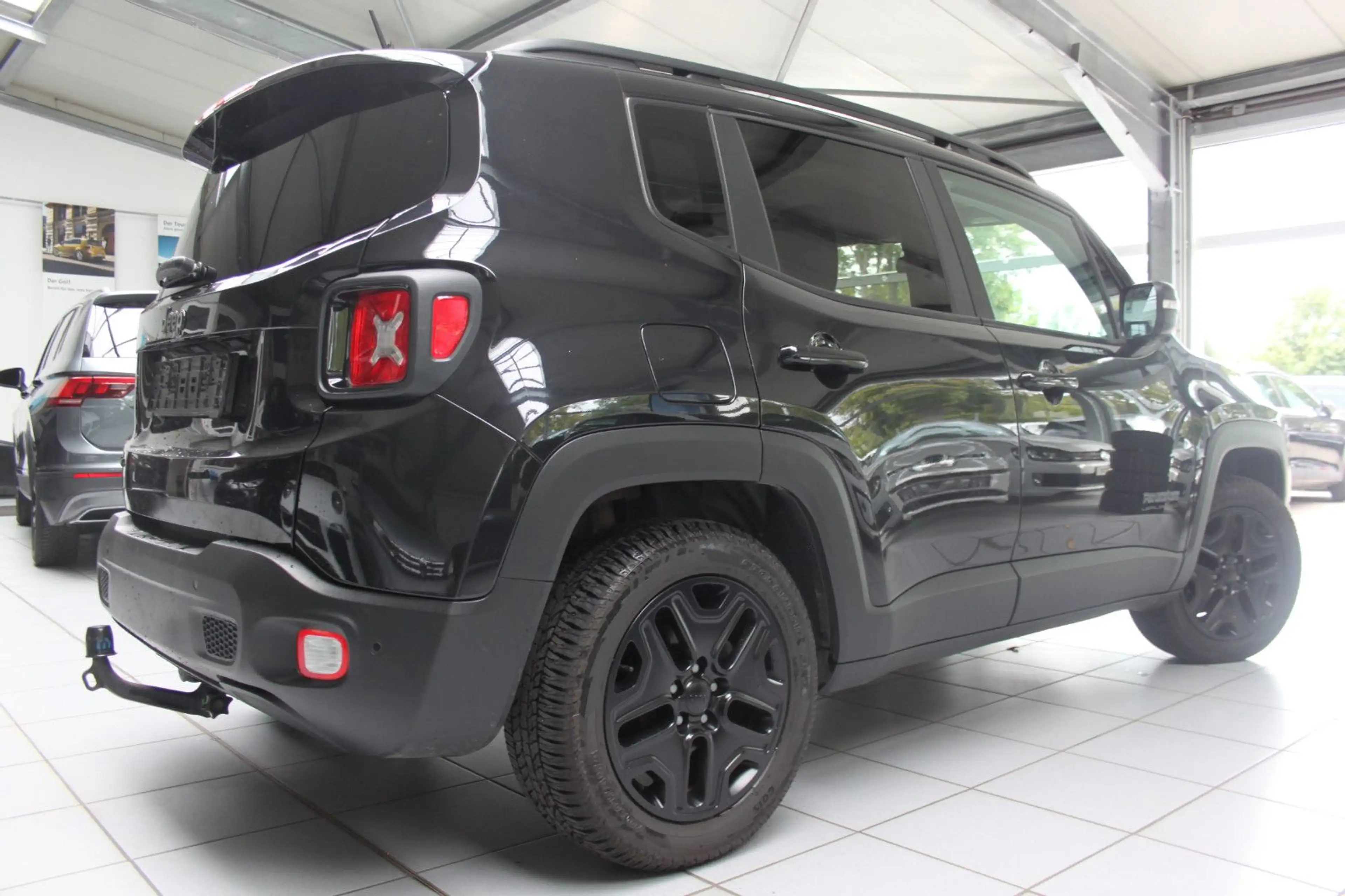 Jeep Renegade Upland 4WD/NAVI/AHK/STZHZ/TEMP/ALU/PDC — photo 10