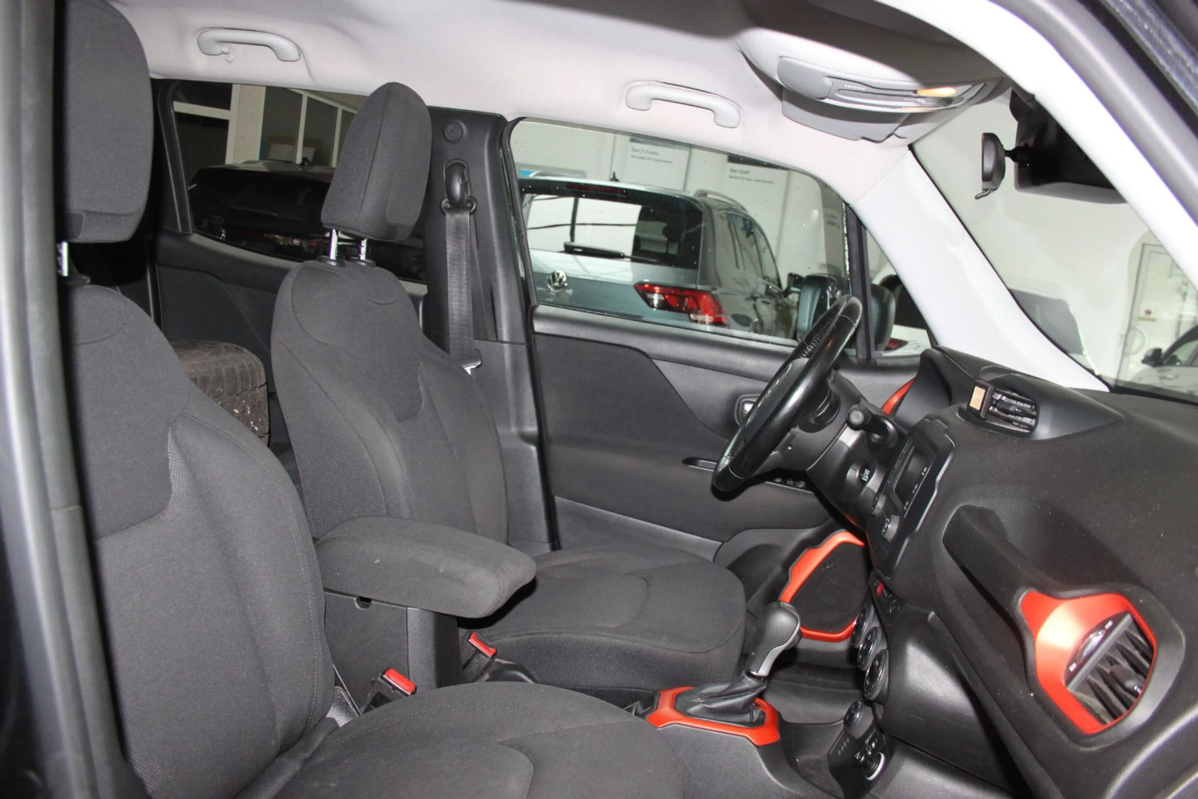 Jeep Renegade Upland 4WD/NAVI/AHK/STZHZ/TEMP/ALU/PDC — photo 12