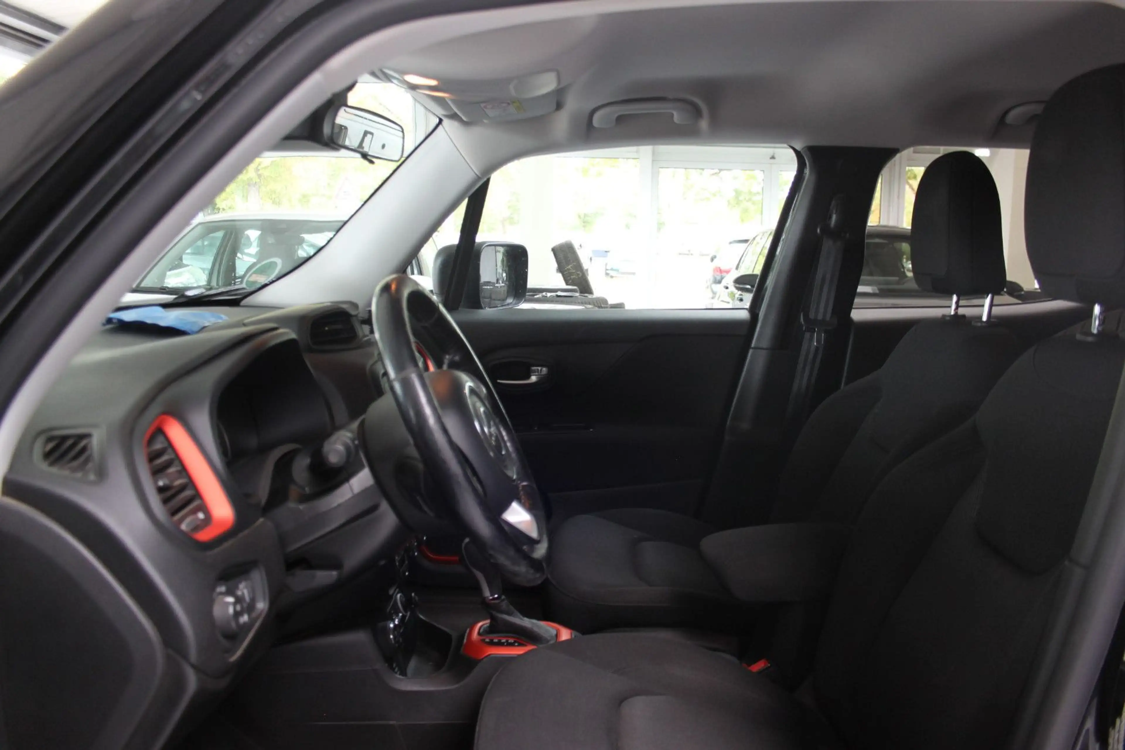 Jeep Renegade Upland 4WD/NAVI/AHK/STZHZ/TEMP/ALU/PDC — photo 4