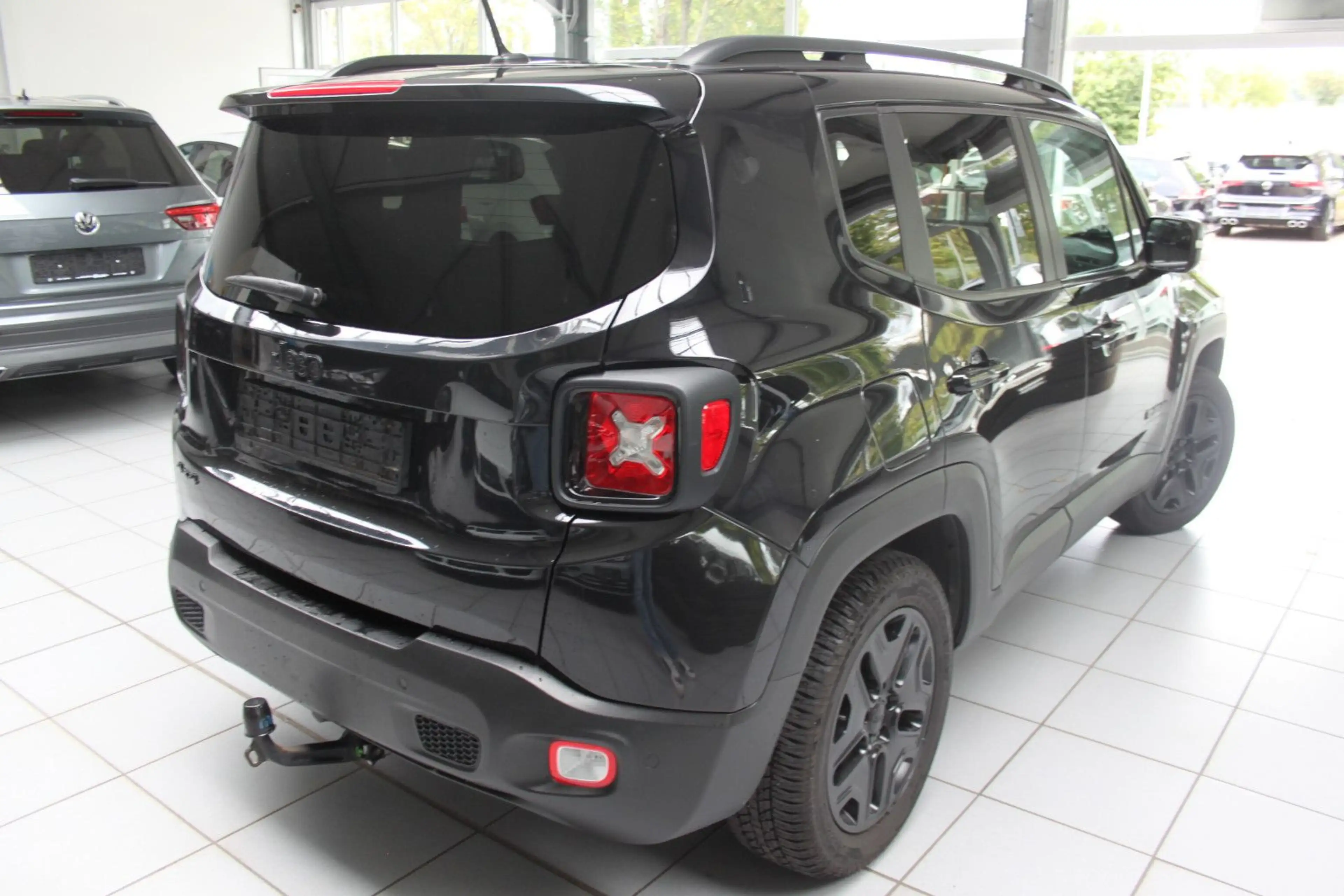 Jeep Renegade Upland 4WD/NAVI/AHK/STZHZ/TEMP/ALU/PDC — photo 9