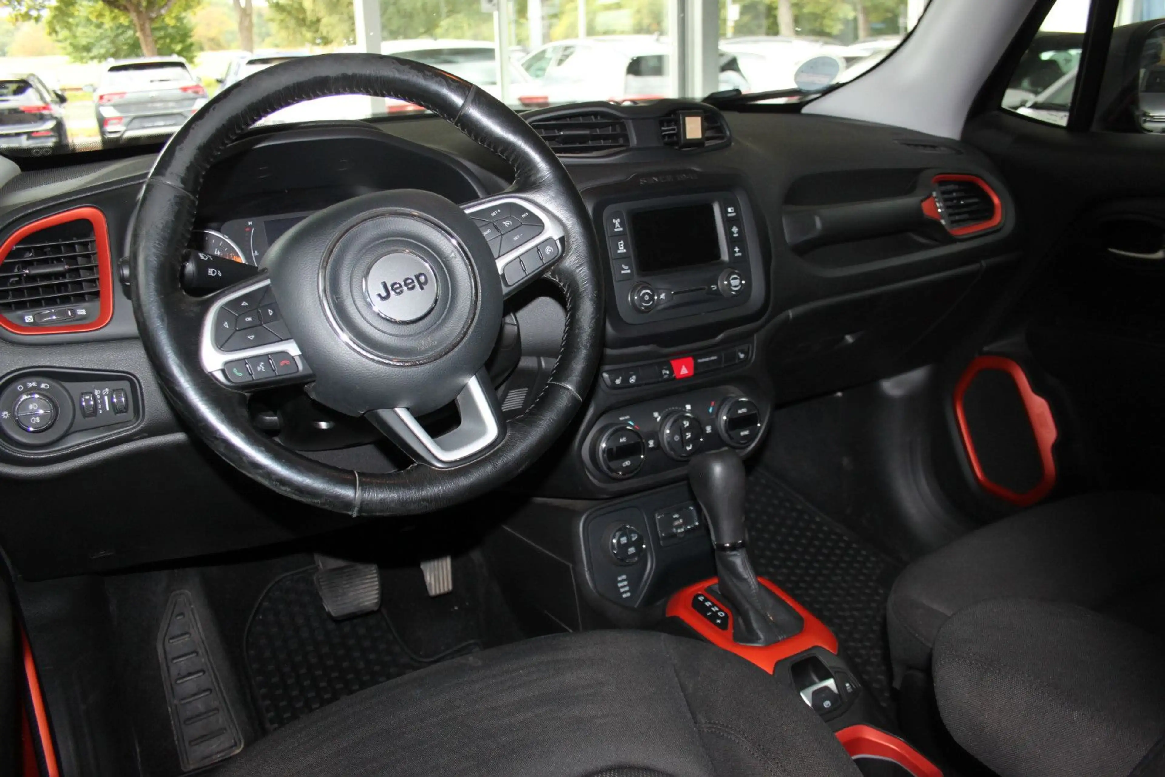 Jeep Renegade Upland 4WD/NAVI/AHK/STZHZ/TEMP/ALU/PDC — photo 7