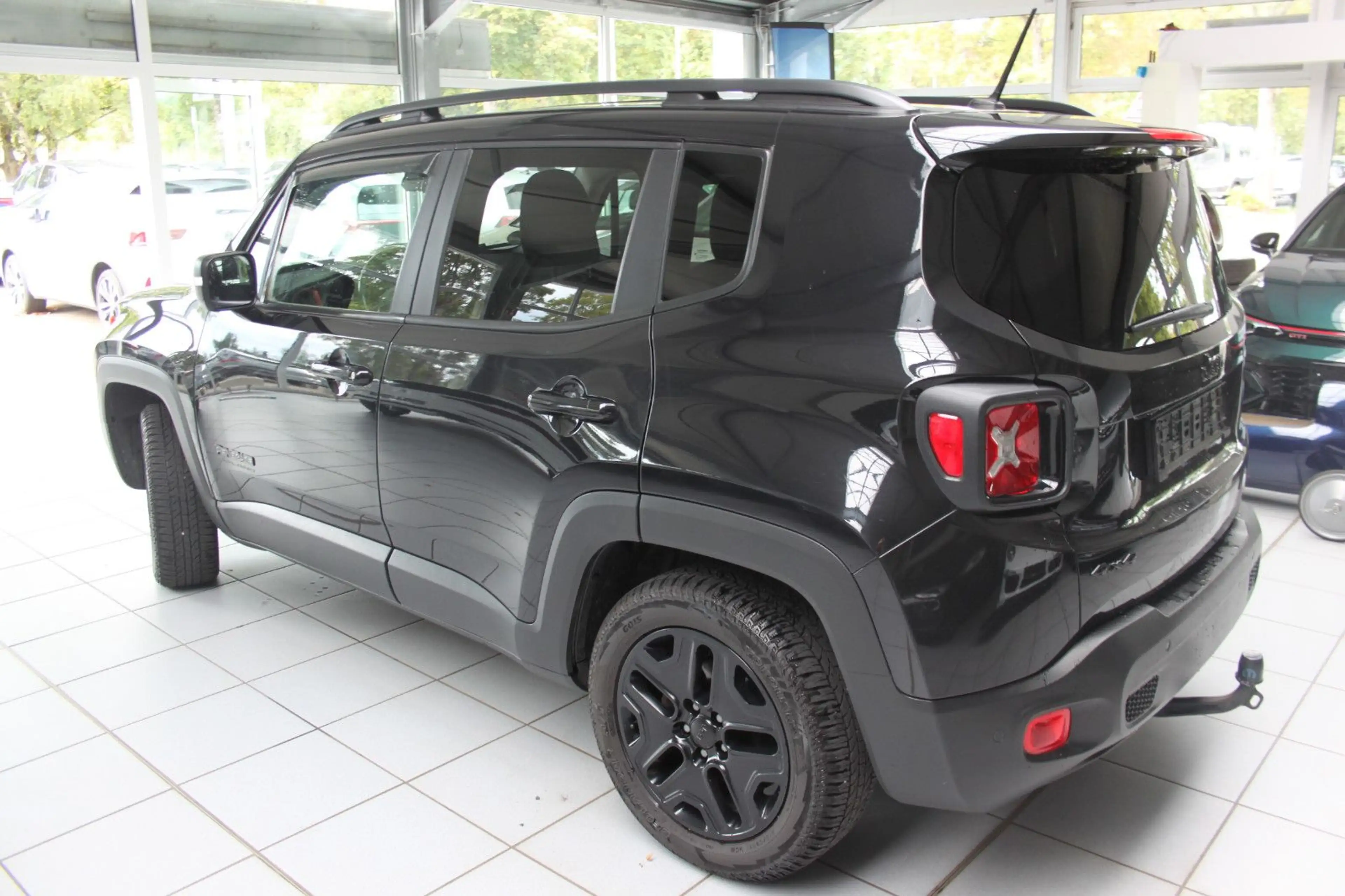 Jeep Renegade Upland 4WD/NAVI/AHK/STZHZ/TEMP/ALU/PDC — photo 8