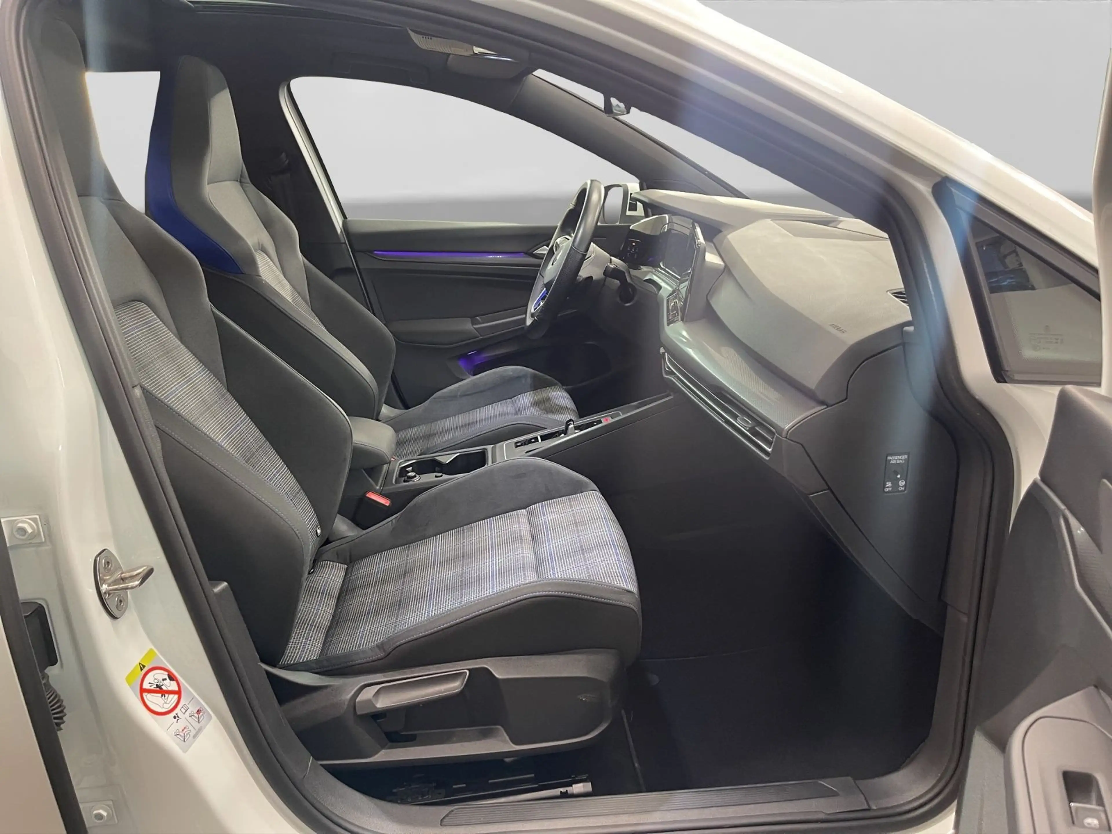 Volkswagen Golf GTE 1.4 eHybrid GTE PANO KAMERA HuD LM18 ACC — photo 4