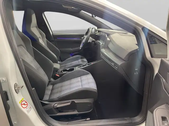 Volkswagen Golf view 4