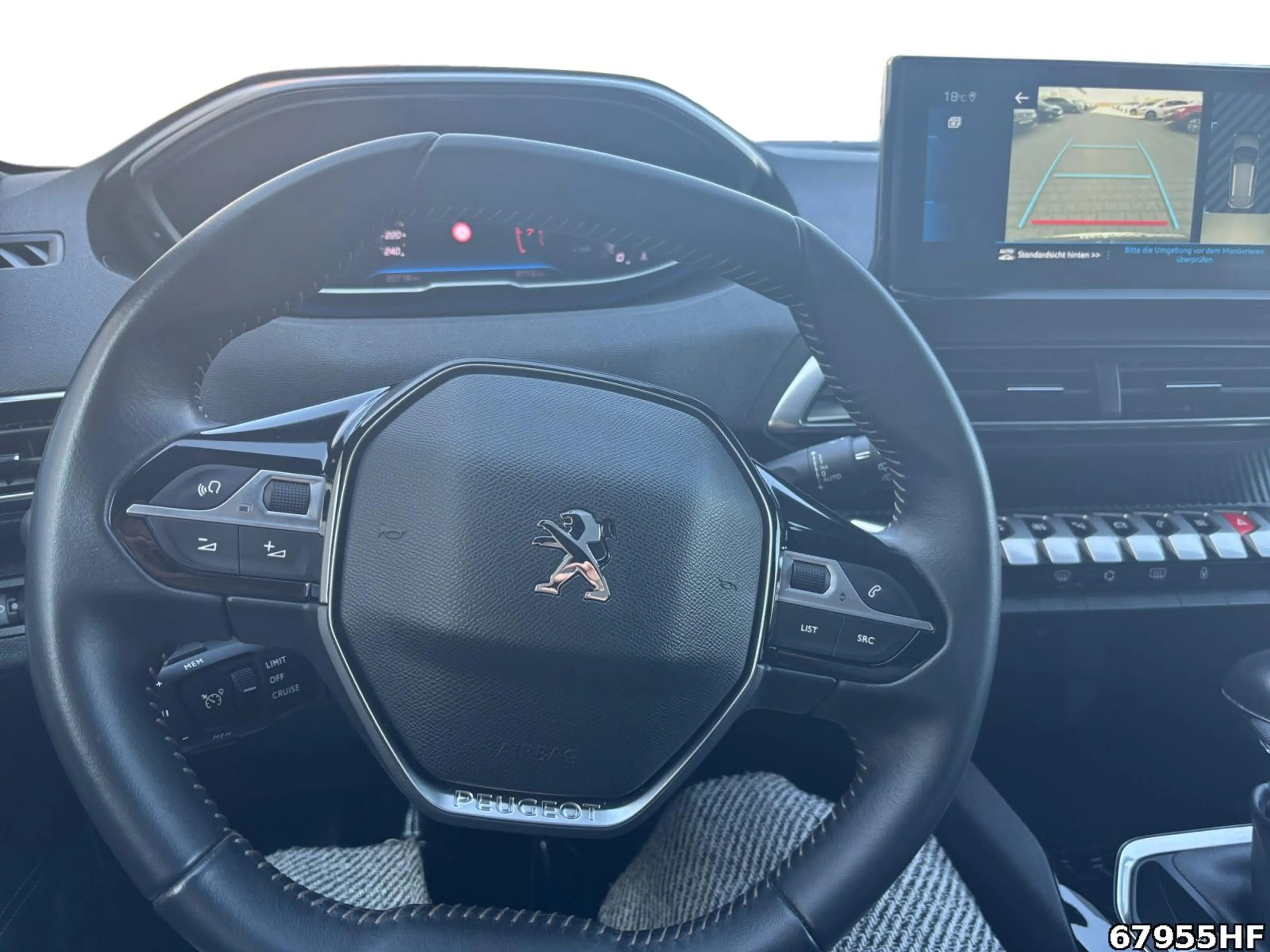 Peugeot 3008 Allure +SHZ+CARPLAY+KEYLESS+180KMERA — photo 9