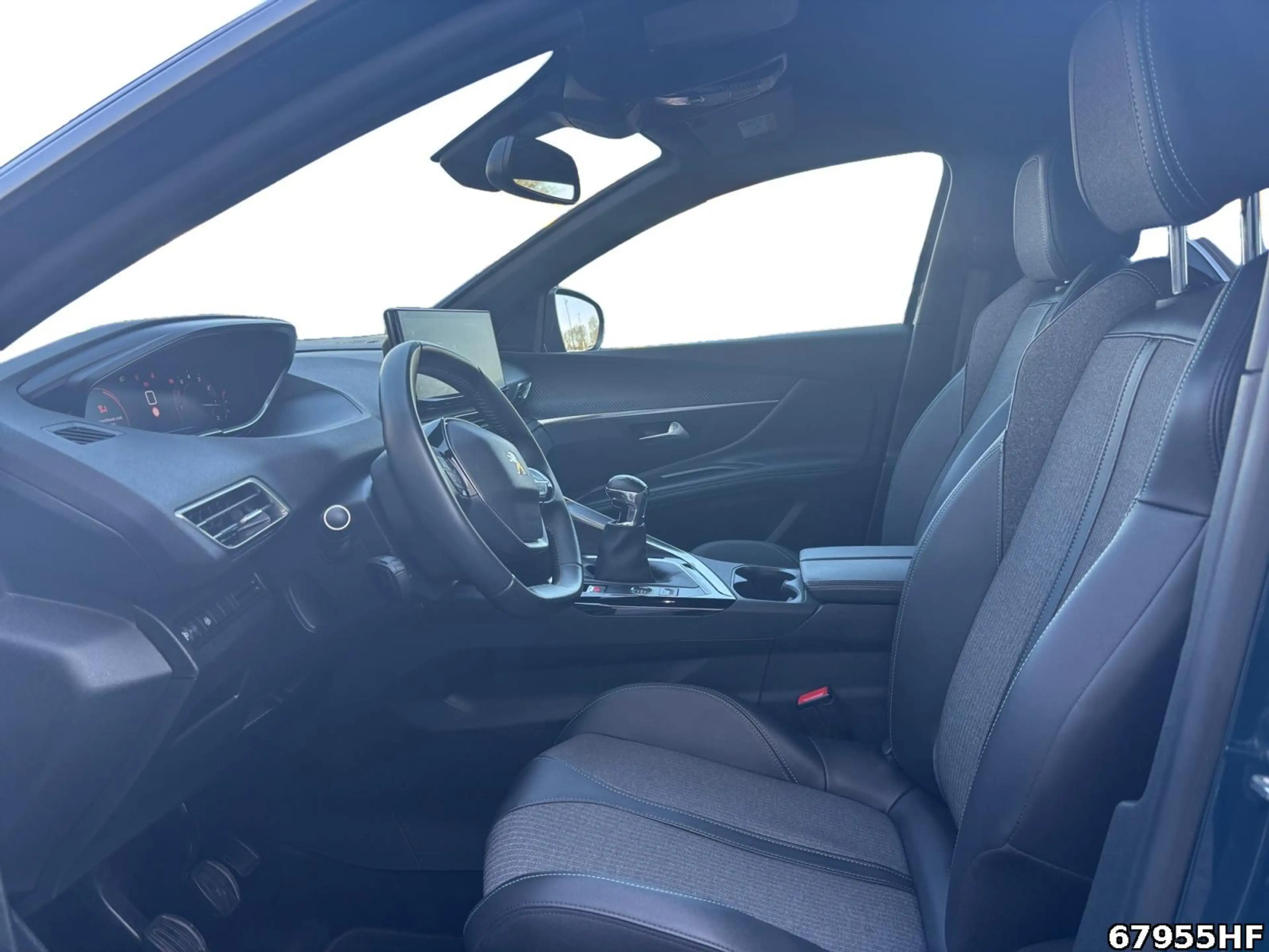 Peugeot 3008 Allure +SHZ+CARPLAY+KEYLESS+180KMERA — photo 11