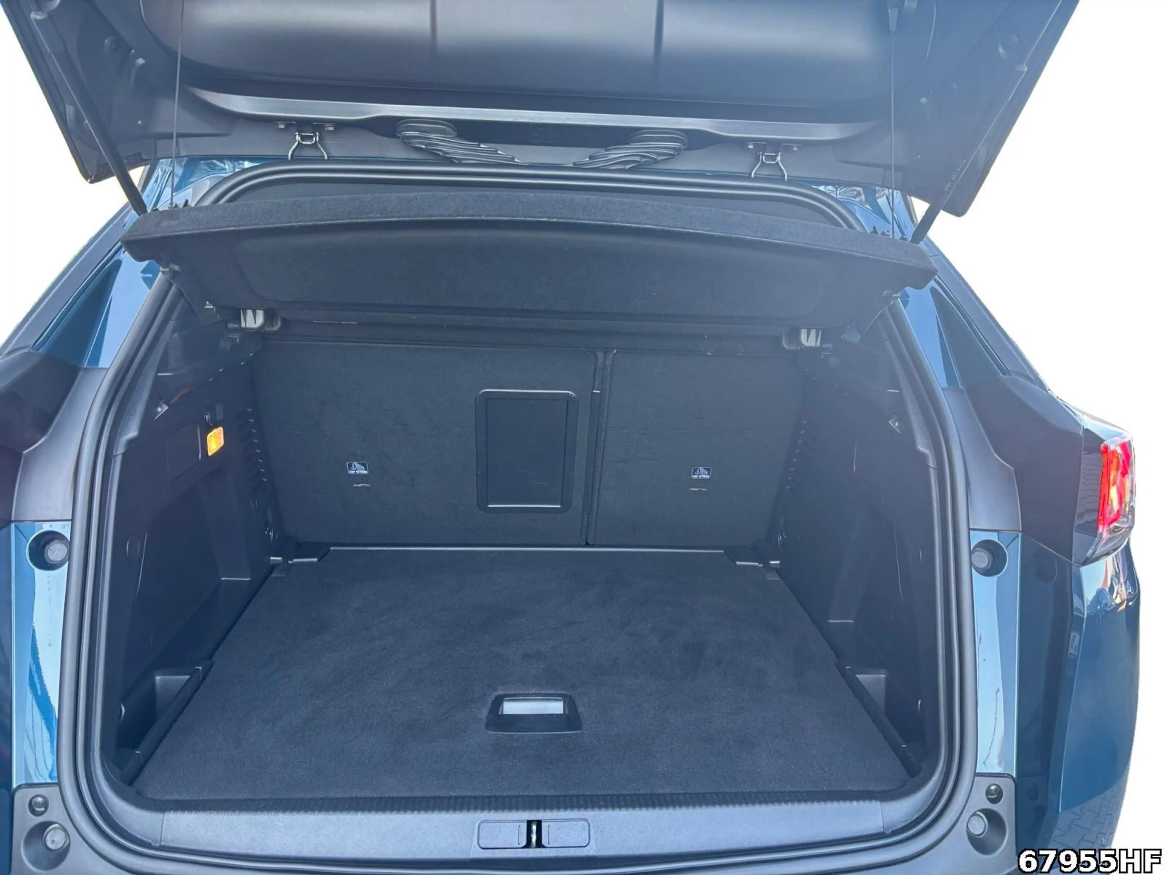 Peugeot 3008 Allure +SHZ+CARPLAY+KEYLESS+180KMERA — photo 6
