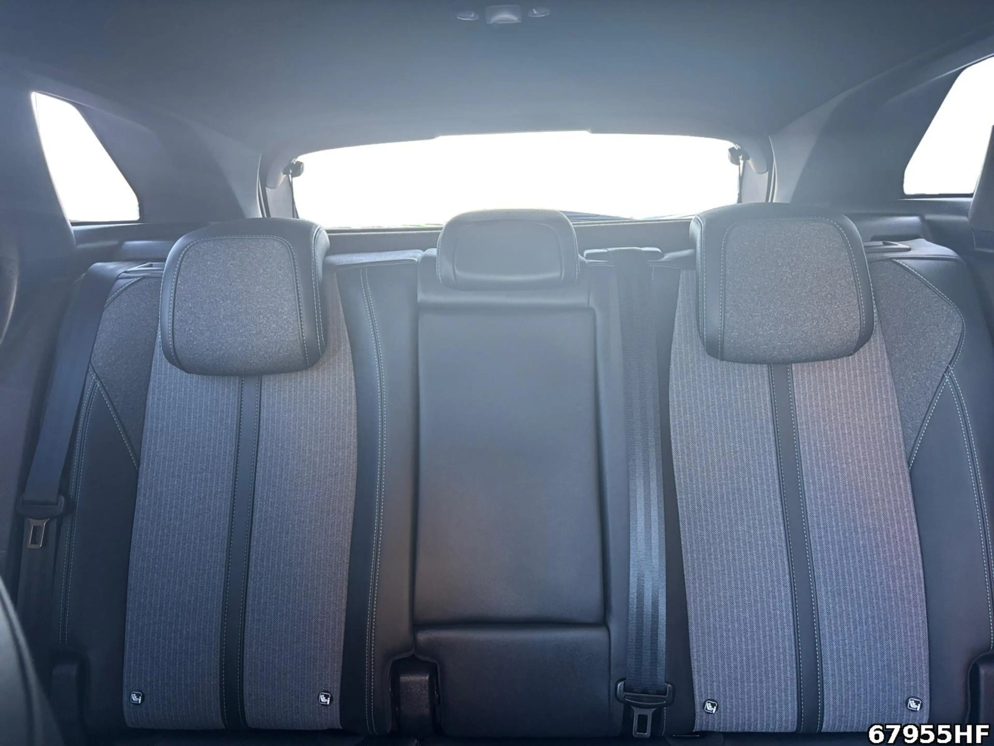 Peugeot 3008 Allure +SHZ+CARPLAY+KEYLESS+180KMERA — photo 12