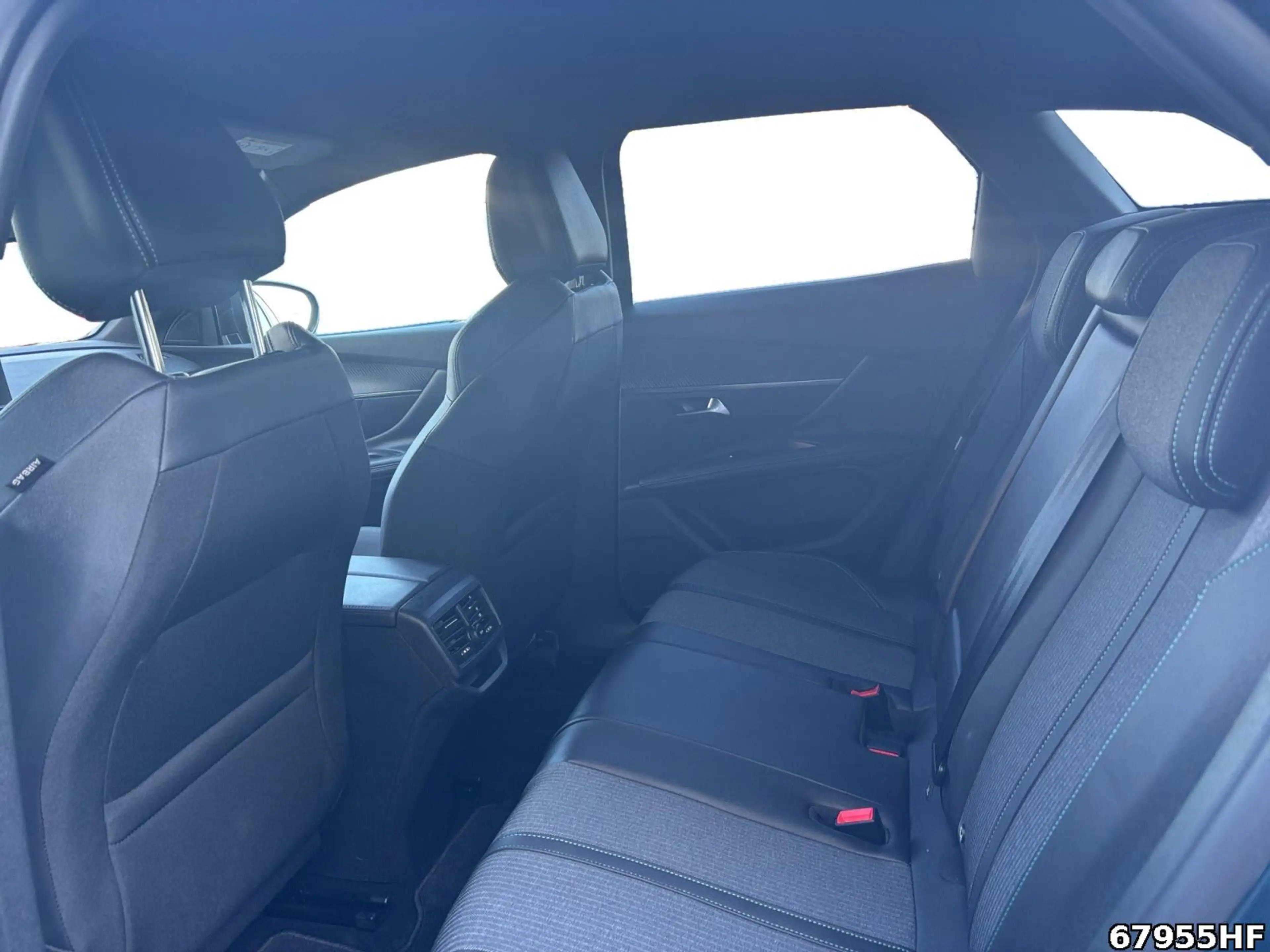 Peugeot 3008 Allure +SHZ+CARPLAY+KEYLESS+180KMERA — photo 7