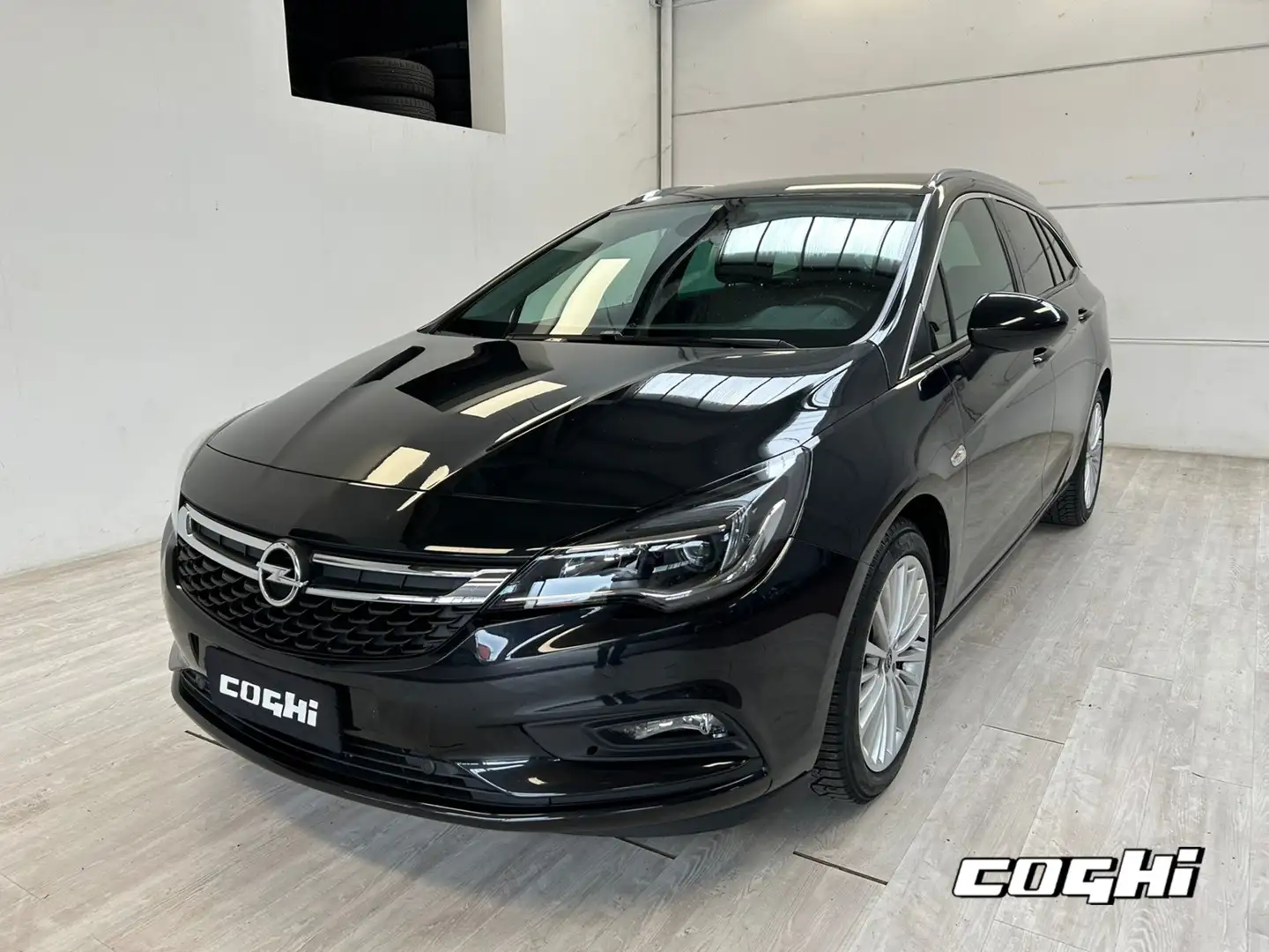 Opel Astra 1.6 CDTi 136CV Start&Stop Sports Tourer Innovation Zwart - 1