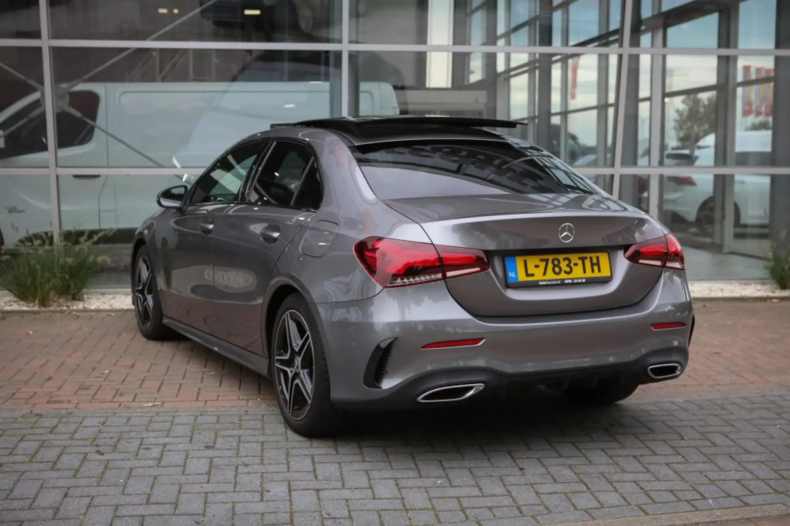 Mercedes-Benz A 180 Bns Sol. AMG | Pano | Sfeerverlichting | Grijs - 2