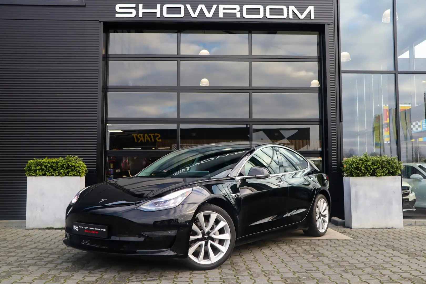 Tesla Model 3 Long Range 75 kWh, 351 PK, 19 inch, Premium interi Schwarz - 2