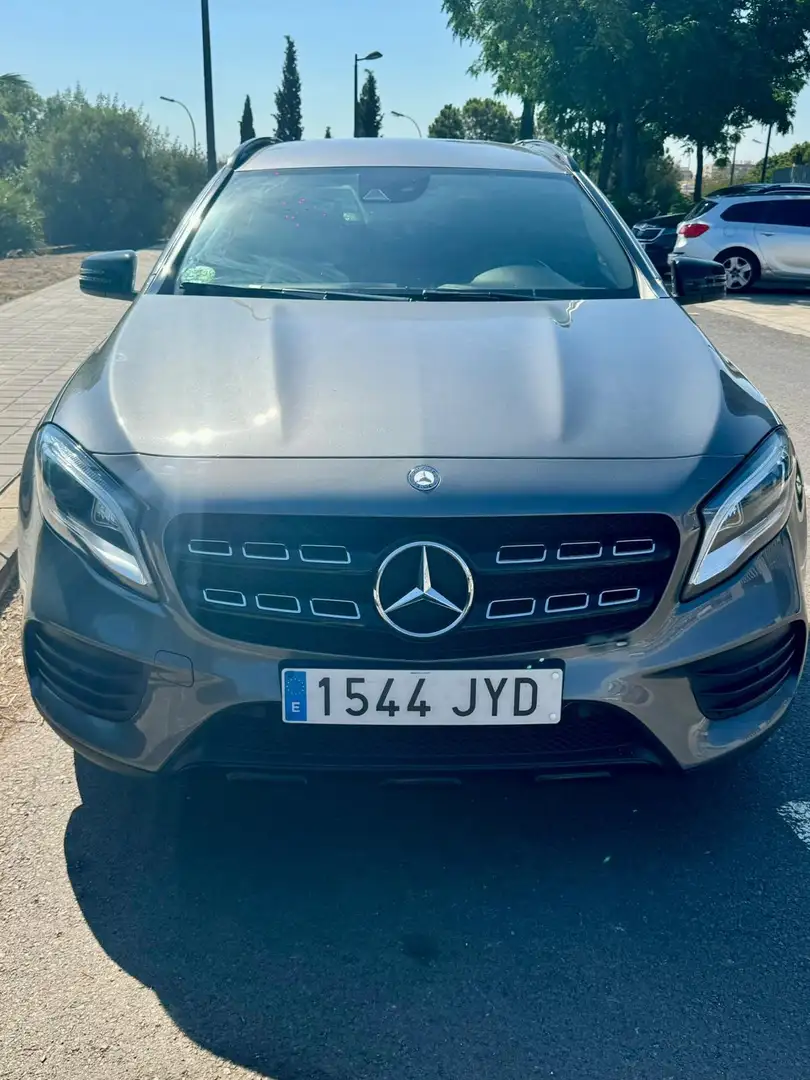 Mercedes-Benz GLA 200 GLA 200d AMG Line 7G-DCT AMG Line Gris - 1